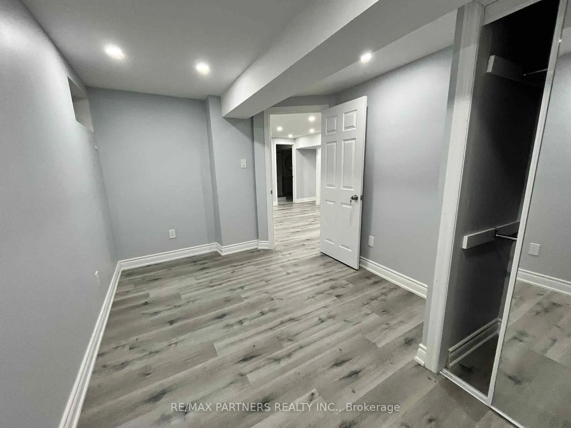 Photo 12 of 31 Chalone Crescent, Vaughan, Sonoma Heights — HOMEH