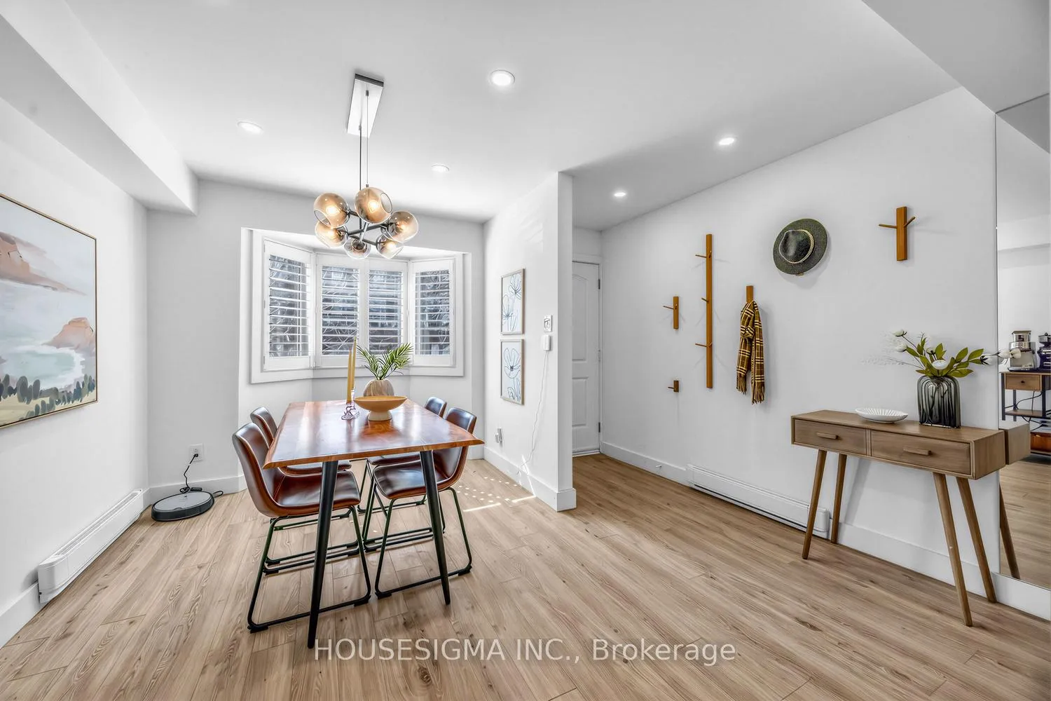 Photo 2 of Unit 47, 39 Tecumseth Street, Toronto, Niagara — HOMEH