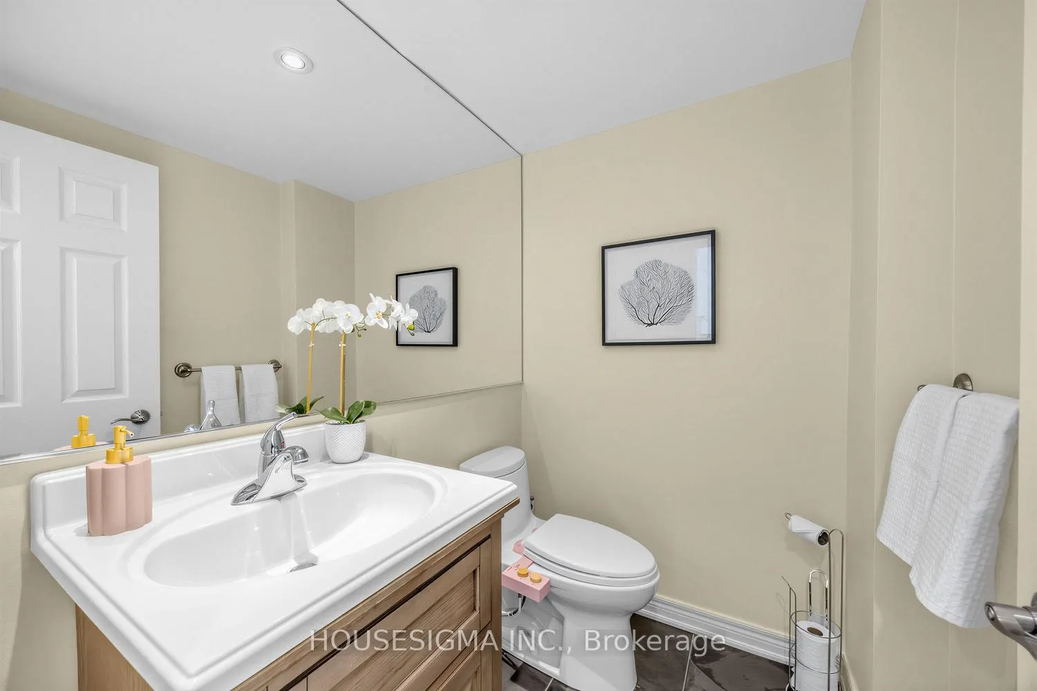 Photo 23 of Unit 47, 39 Tecumseth Street, Toronto, Niagara — HOMEH