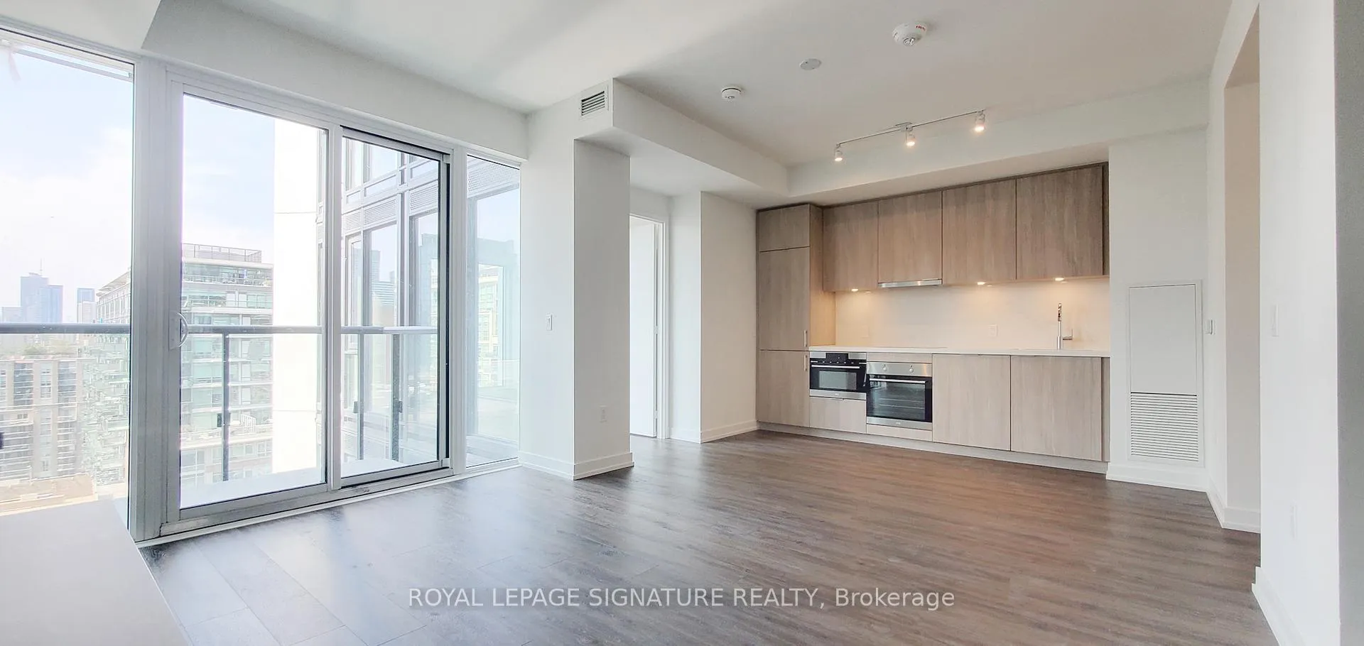 Photo 9 of Unit 1210, 158 Front Street E, Toronto, Moss Park — HOMEH