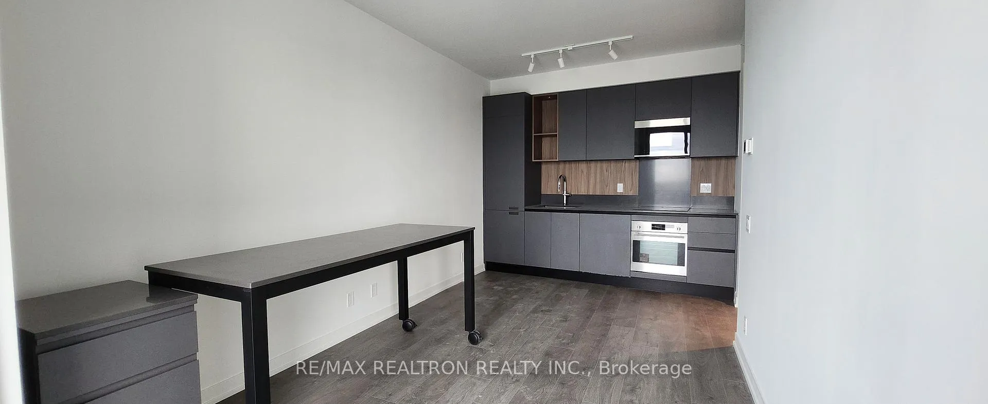 Photo 2 of Unit 1906, 39 Mary Street, Barrie, City Centre — HOMEH