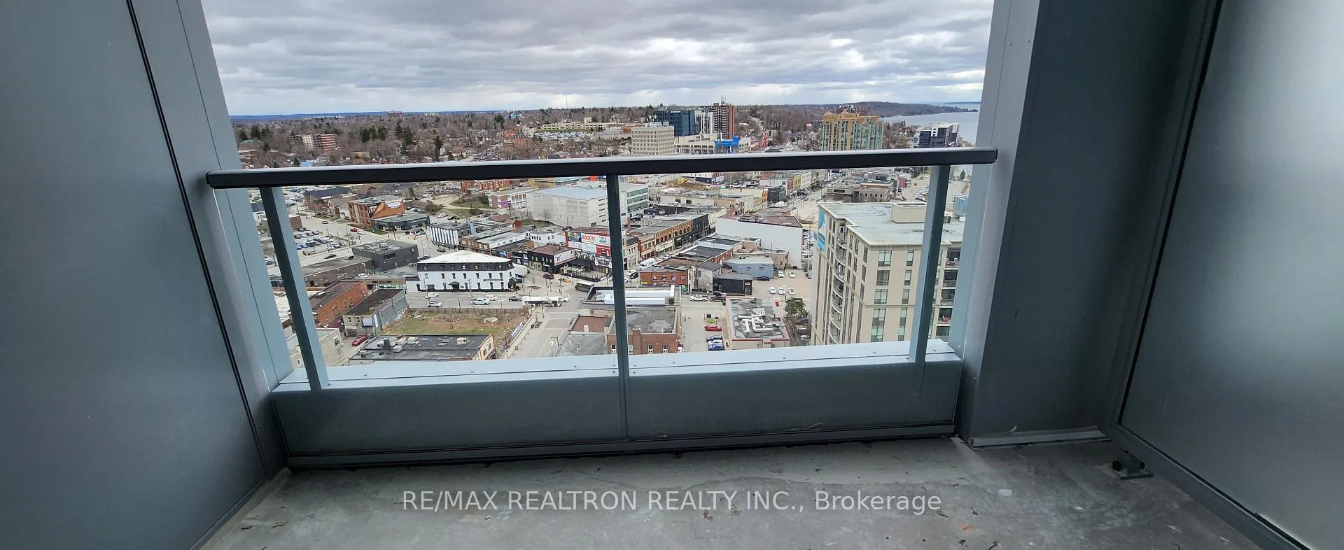 Photo 7 of Unit 1906, 39 Mary Street, Barrie, City Centre — HOMEH