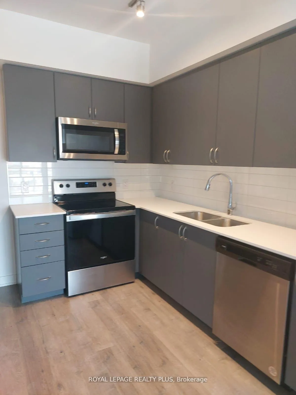 Photo 3 of Unit 203, 56 Lakeside Terrace, Barrie, Little Lake — HOMEH