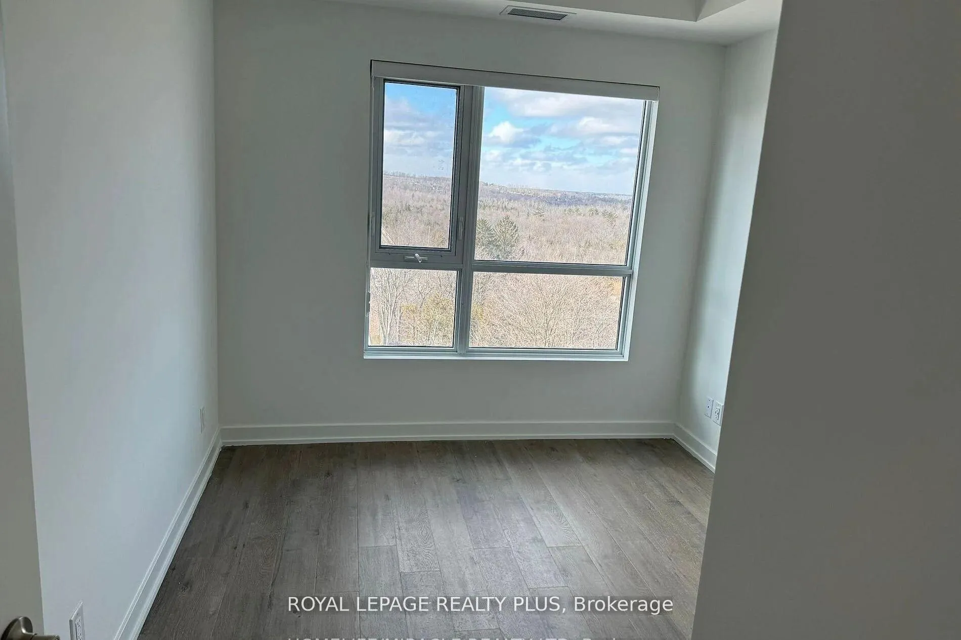 Photo 5 of Unit 203, 56 Lakeside Terrace, Barrie, Little Lake — HOMEH