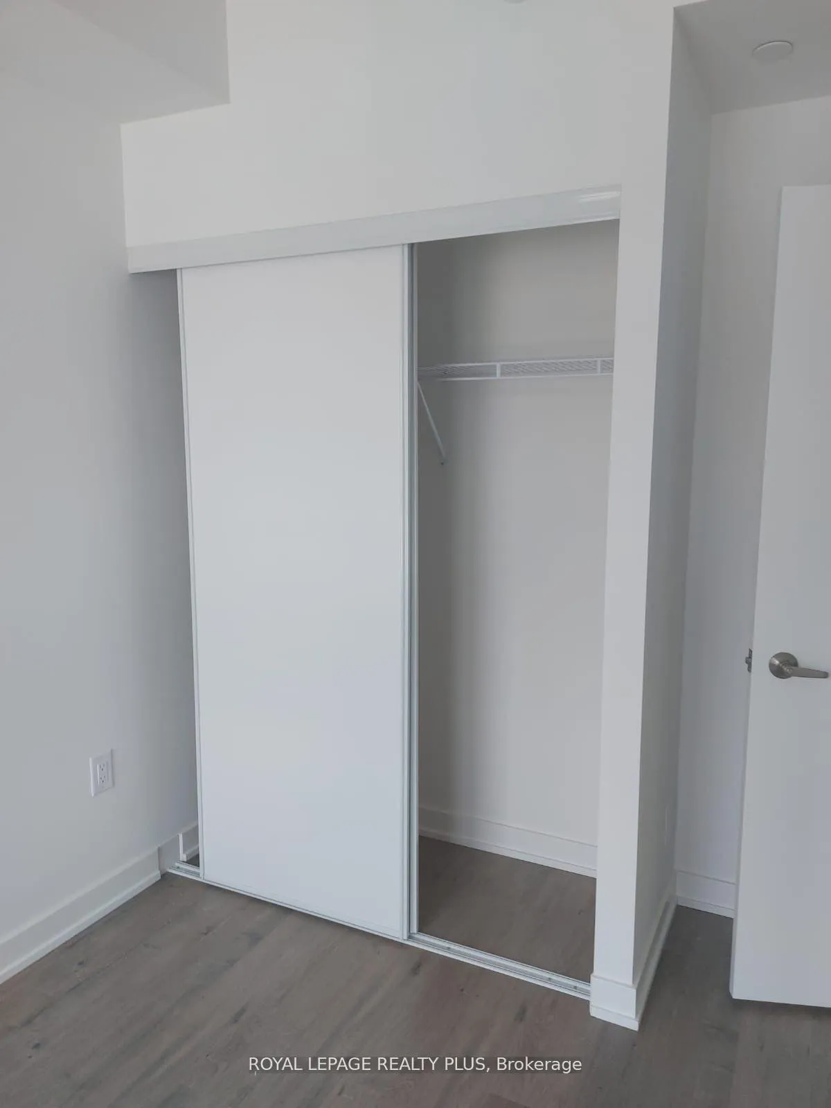 Photo 6 of Unit 203, 56 Lakeside Terrace, Barrie, Little Lake — HOMEH