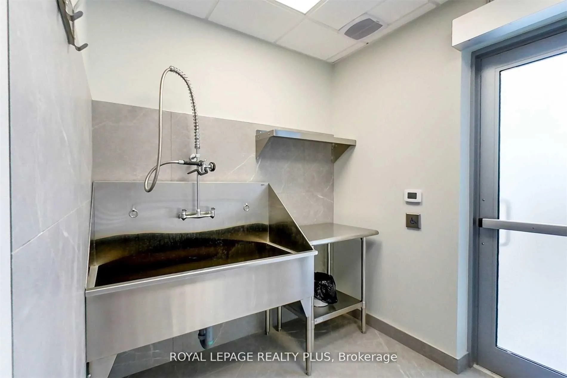 Photo 10 of Unit 203, 56 Lakeside Terrace, Barrie, Little Lake — HOMEH