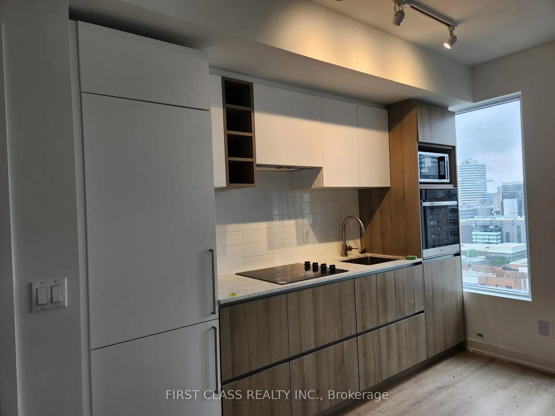 Front of Unit 2105, 319 Jarvis Street W