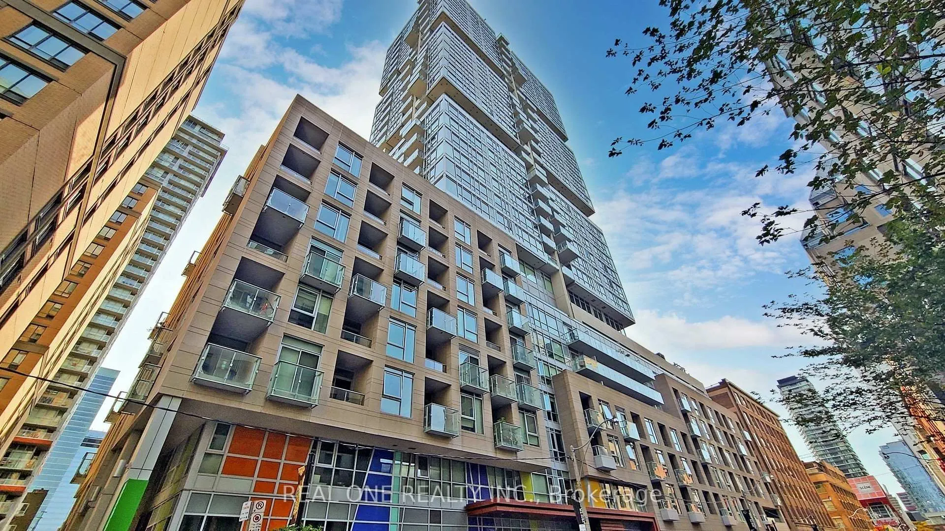 Front of Unit 3105, 199 Richmond Street W