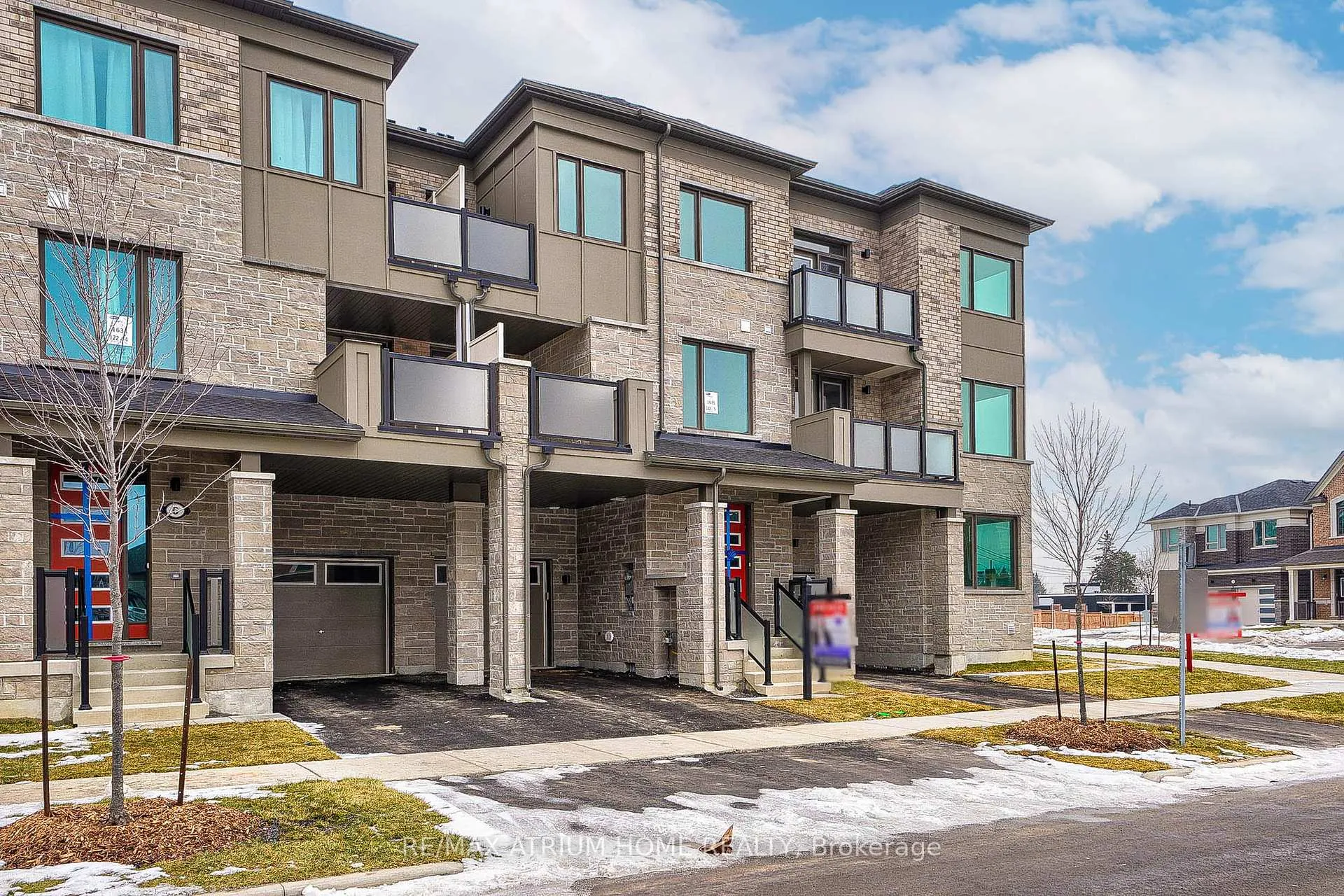 Photo 2 of 4 Thomas Frisby Jr. Crescent, Markham, Victoria Square — HOMEH