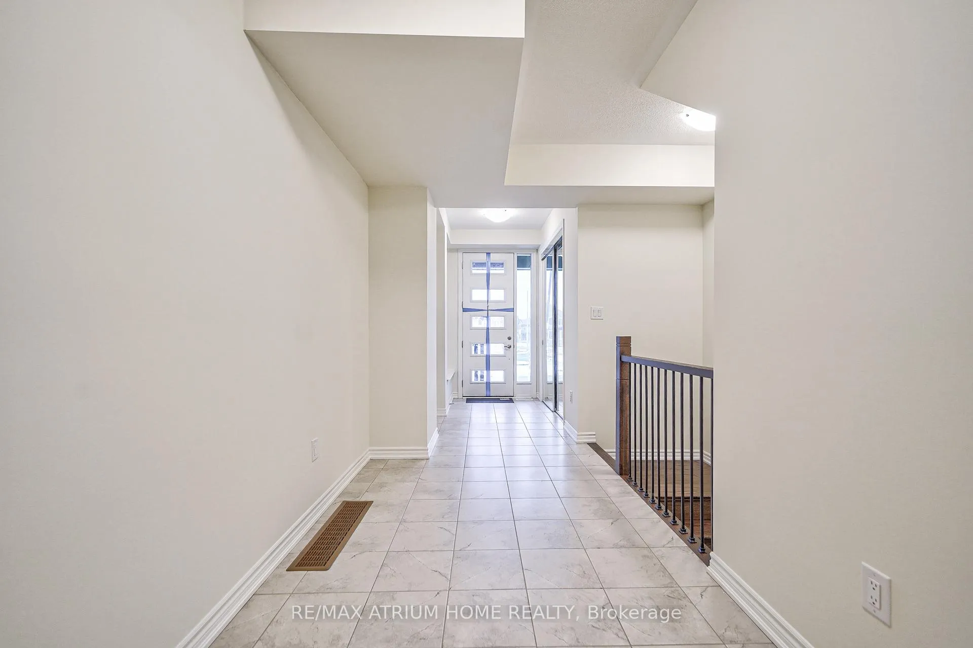 Photo 8 of 4 Thomas Frisby Jr. Crescent, Markham, Victoria Square — HOMEH