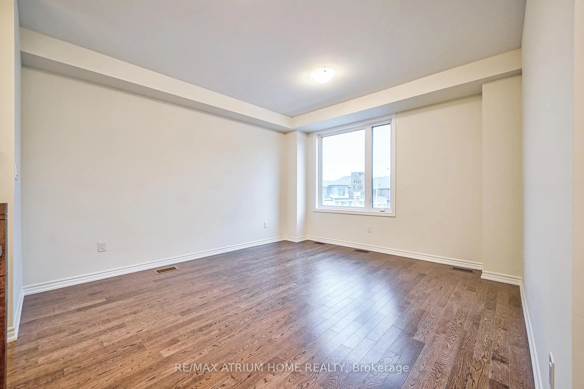 Photo 9 of 4 Thomas Frisby Jr. Crescent, Markham, Victoria Square — HOMEH