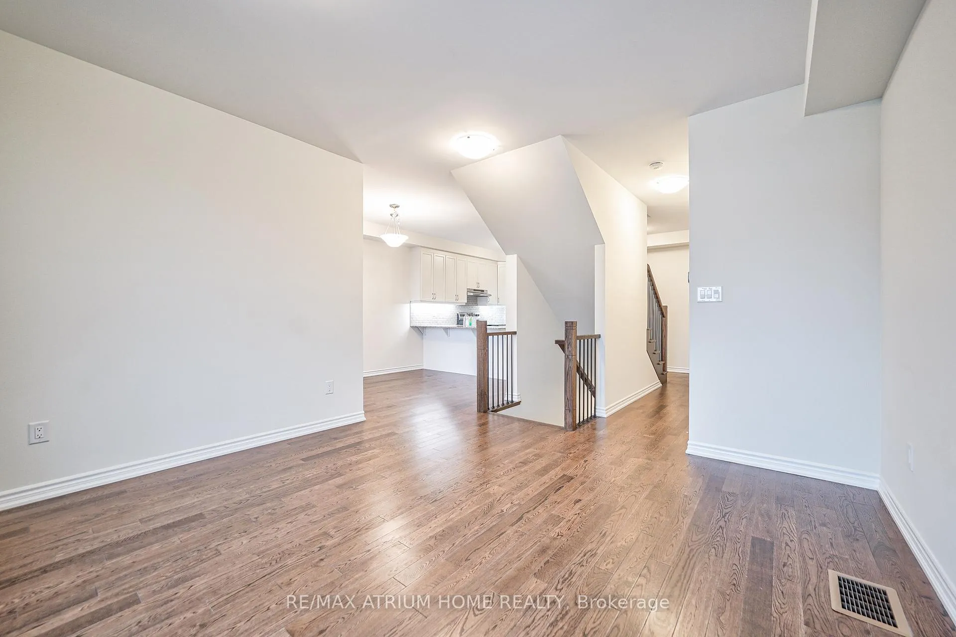 Photo 10 of 4 Thomas Frisby Jr. Crescent, Markham, Victoria Square — HOMEH