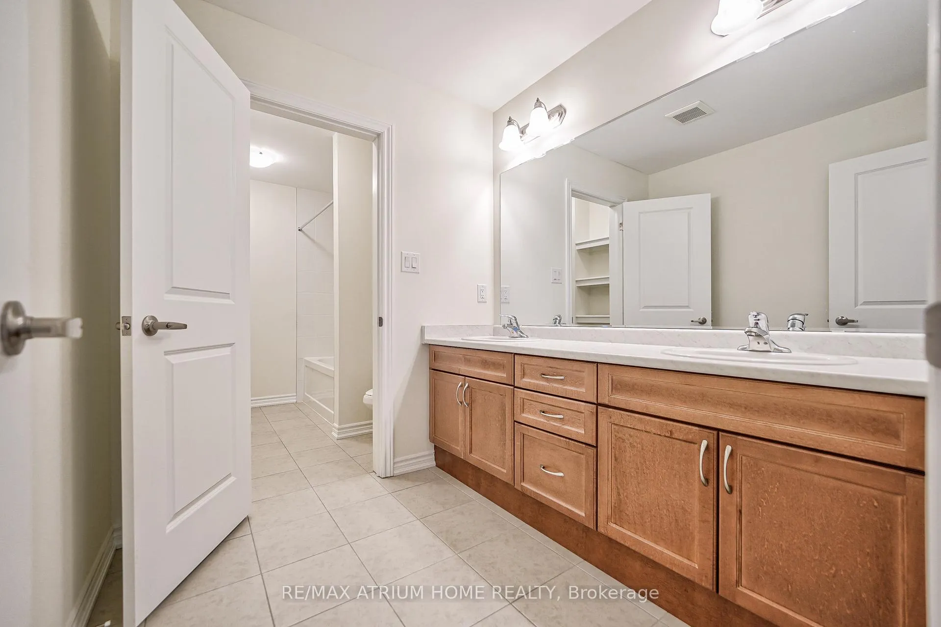 Photo 35 of 4 Thomas Frisby Jr. Crescent, Markham, Victoria Square — HOMEH