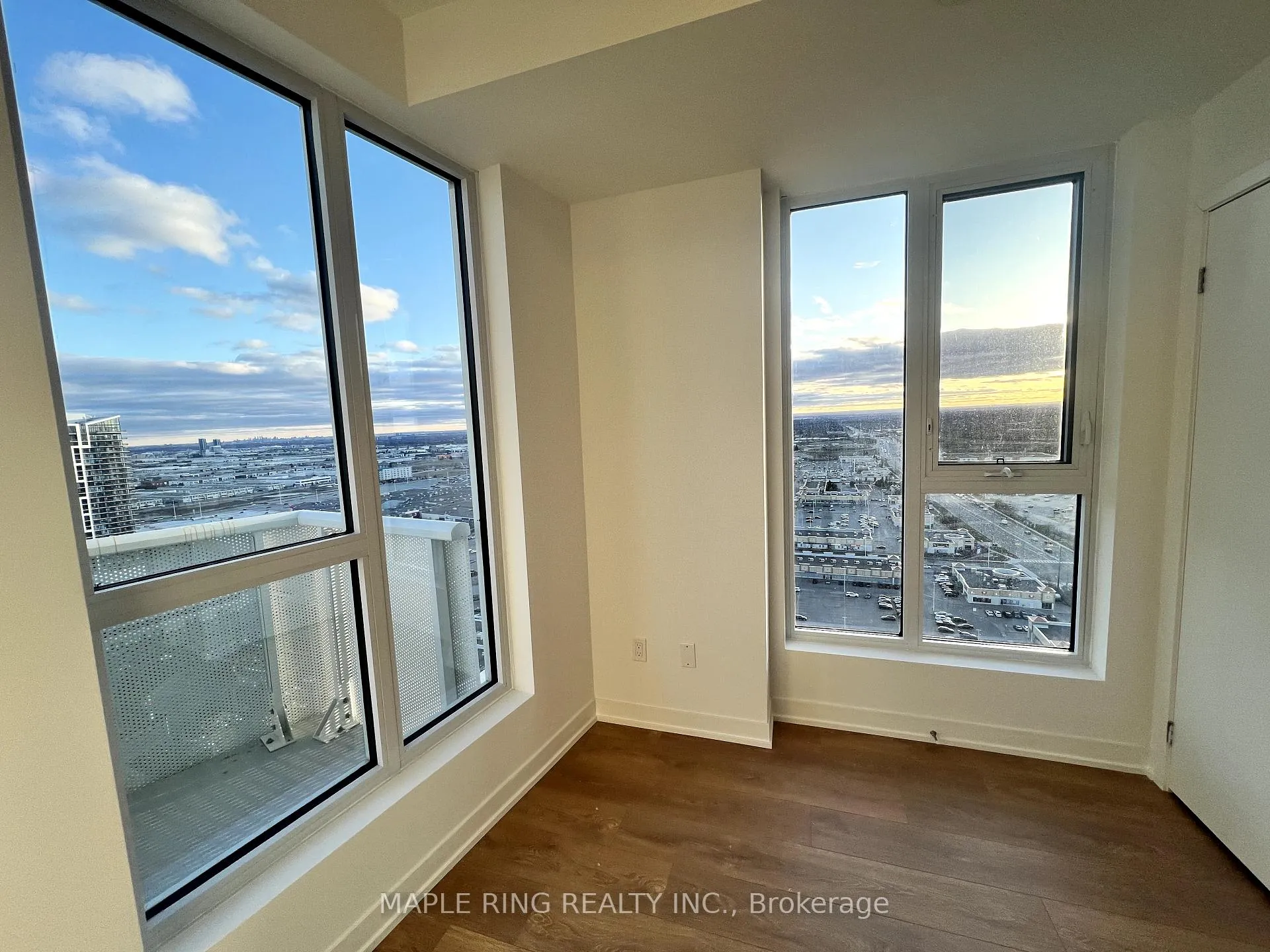 Photo 4 of Unit 2619, 498 Caldari Road, Vaughan, Concord — HOMEH