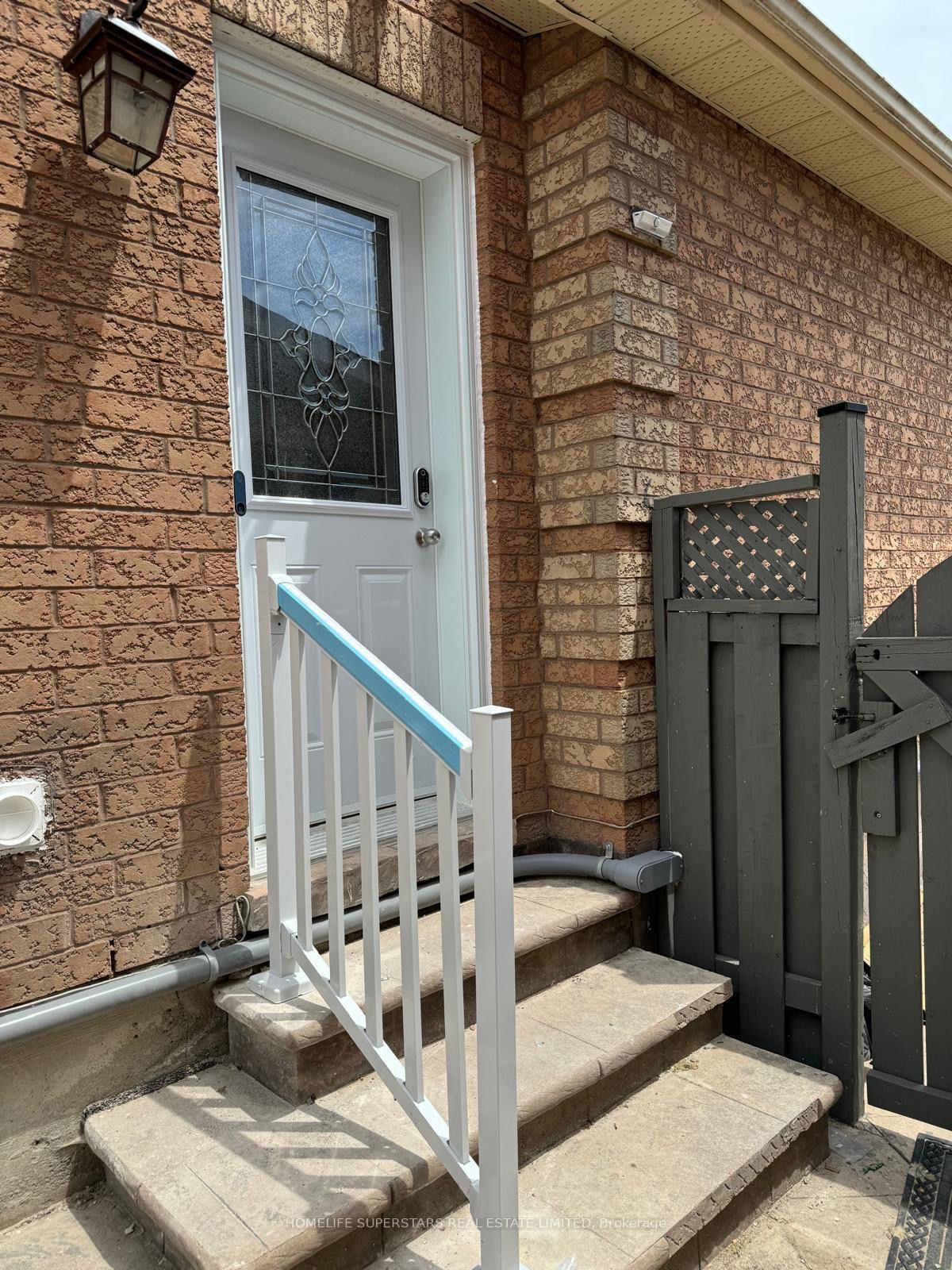 Photo 2 of 99 Hood Cres, Brampton, Fletcher's West — HOMEH