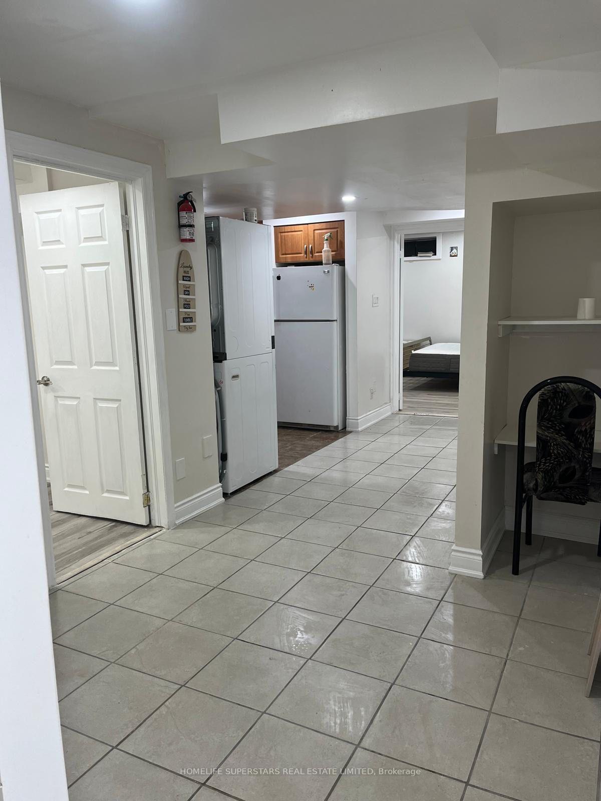 Photo 4 of 99 Hood Cres, Brampton, Fletcher's West — HOMEH