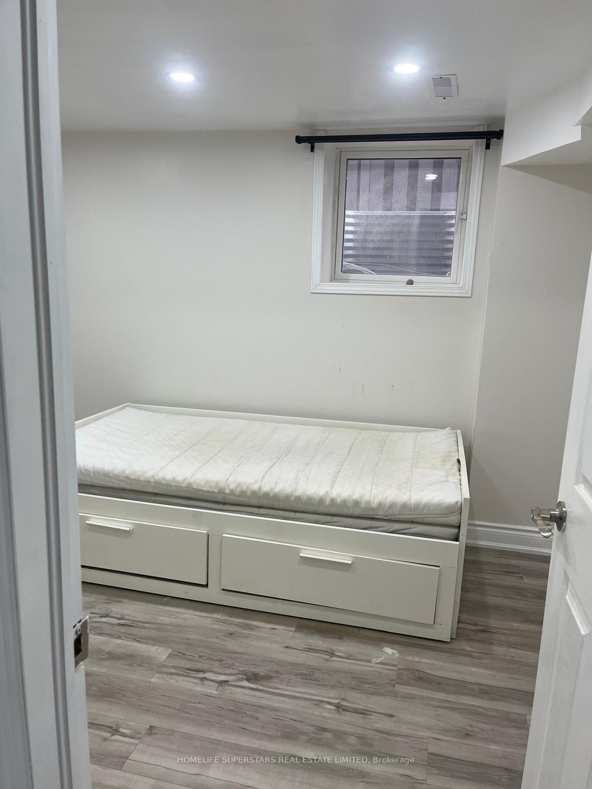 Photo 11 of 99 Hood Cres, Brampton, Fletcher's West — HOMEH