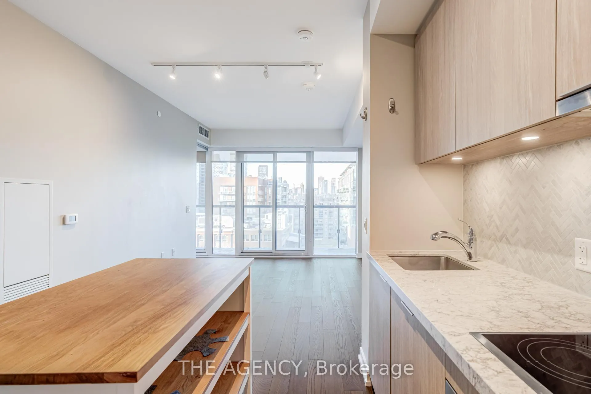 Photo 4 of Unit 1108, 158 Front Street E, Toronto, Moss Park — HOMEH