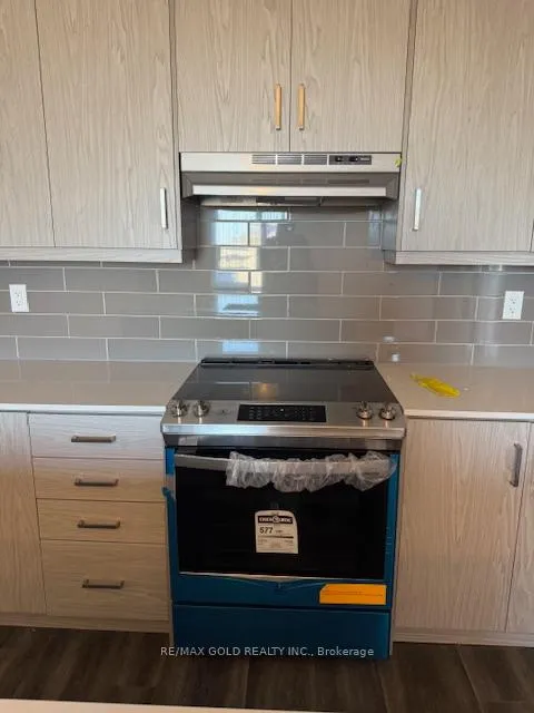 Photo 10 of Unit 365, 90 Honeycrisp Crescent, Vaughan, Vaughan Corporate Centre — HOMEH