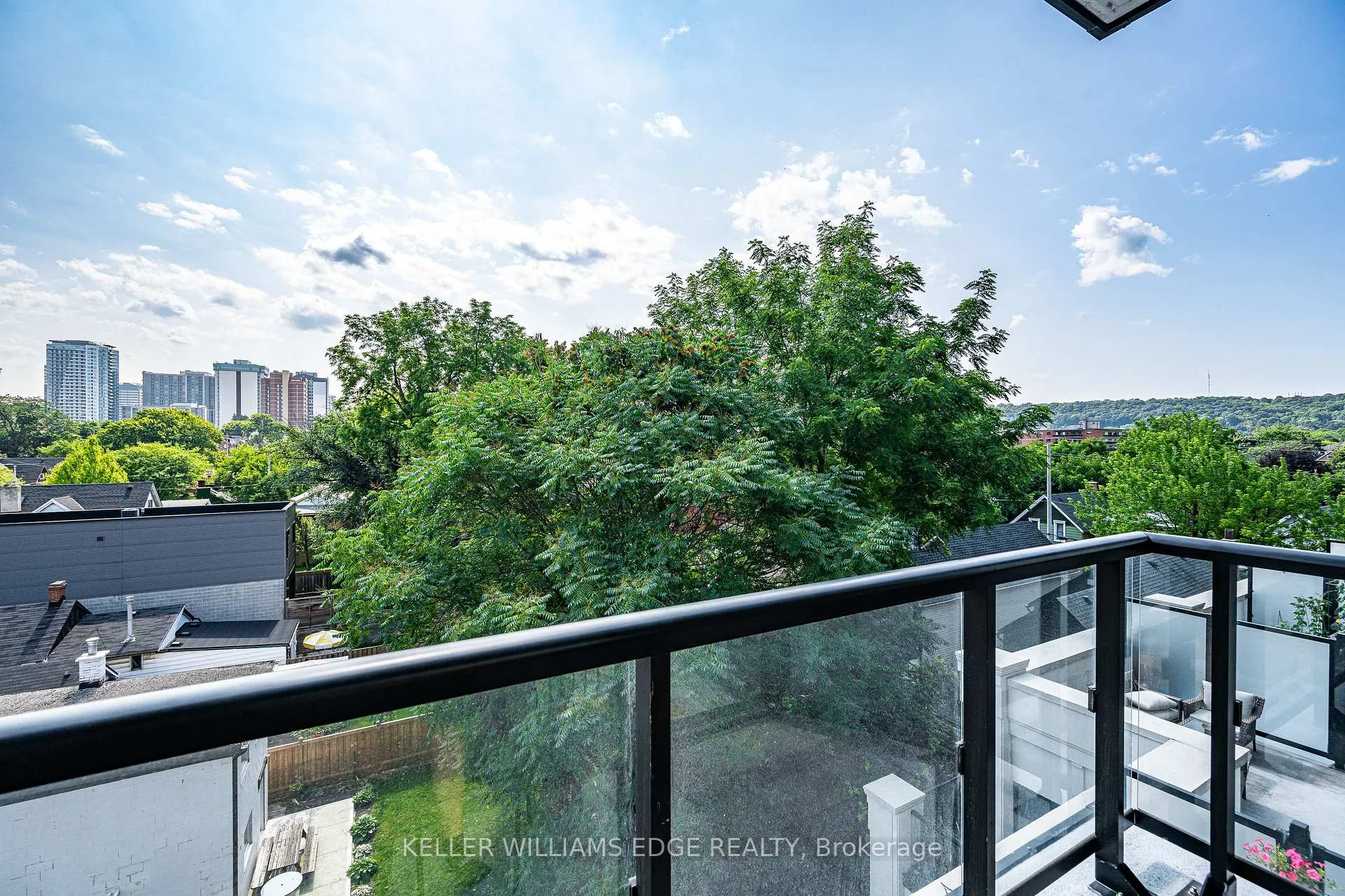 Photo 18 of Unit 415, 101 Locke Street S, Hamilton, Kirkendall — HOMEH