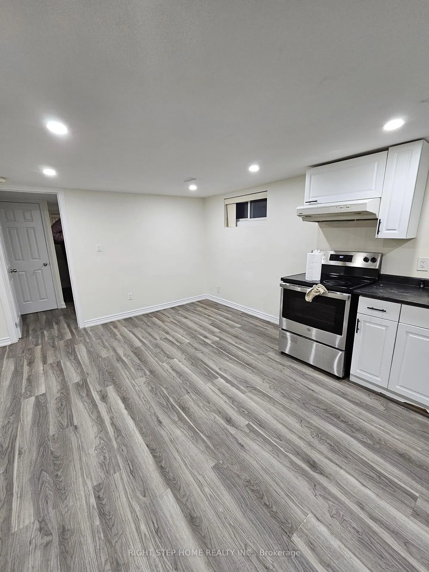 Front of 41 Sugarbush Square
