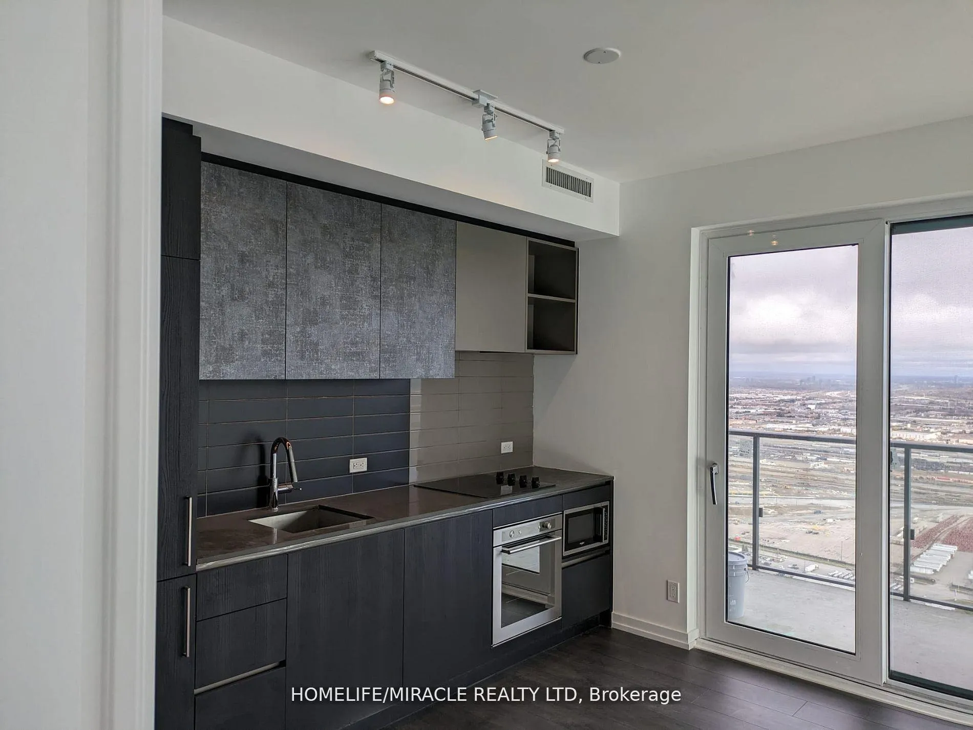 Photo 2 of Unit 5612, 7890 Jane Street, Vaughan, Concord — HOMEH