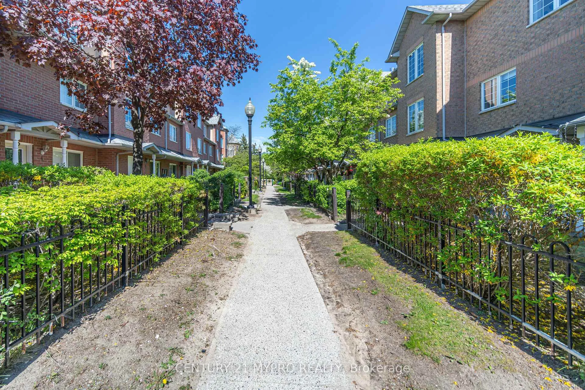 Photo 8 of Unit 11, 1 Alpen Way, Markham, Unionville — HOMEH
