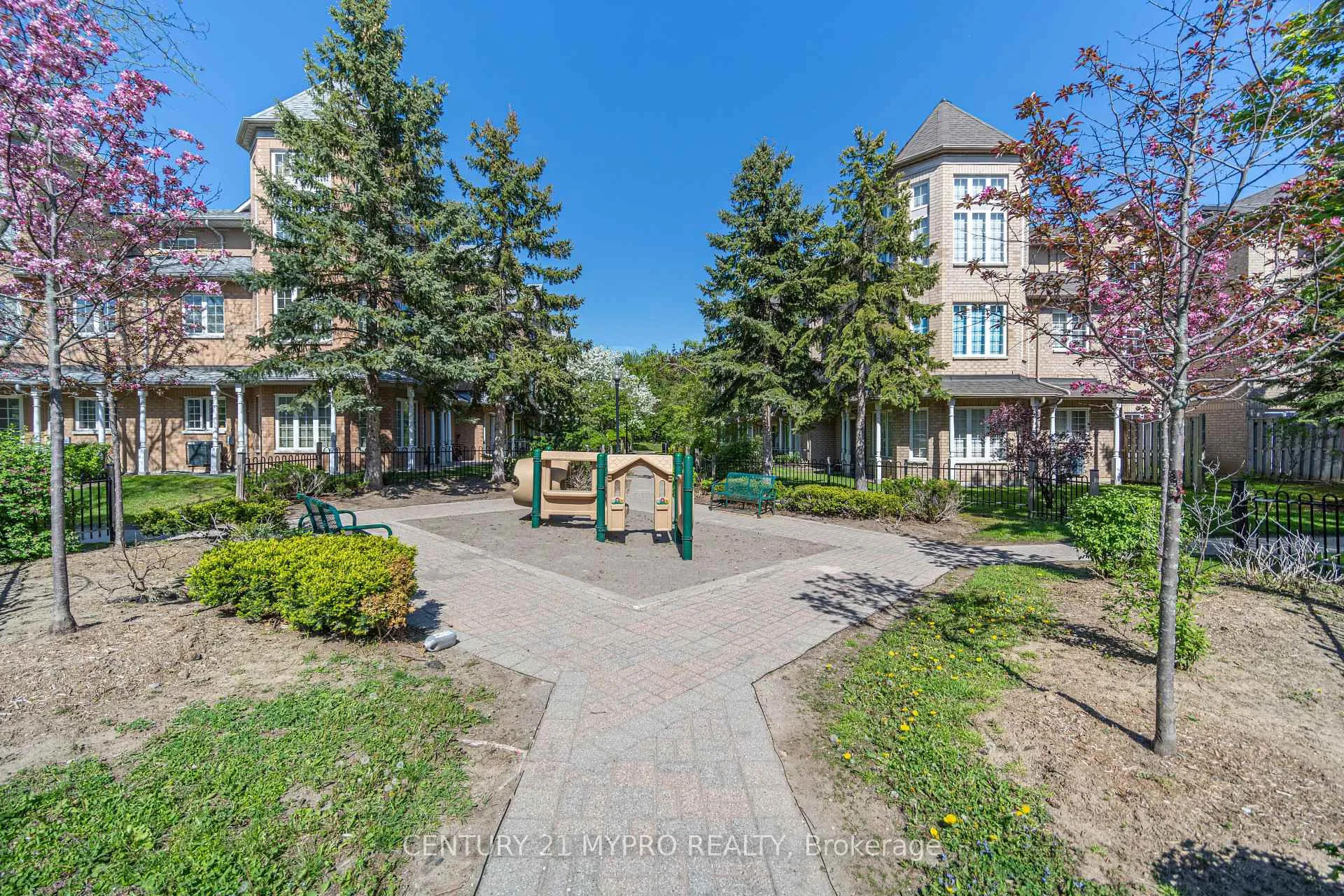 Photo 11 of Unit 11, 1 Alpen Way, Markham, Unionville — HOMEH