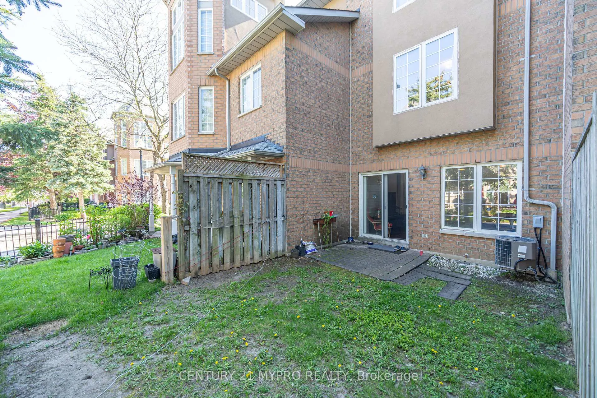 Photo 12 of Unit 11, 1 Alpen Way, Markham, Unionville — HOMEH