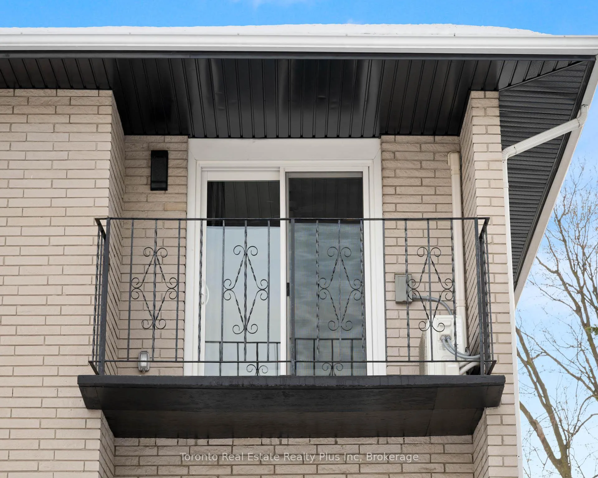Photo 3 of 77 Second Avenue, Kitchener — HOMEH