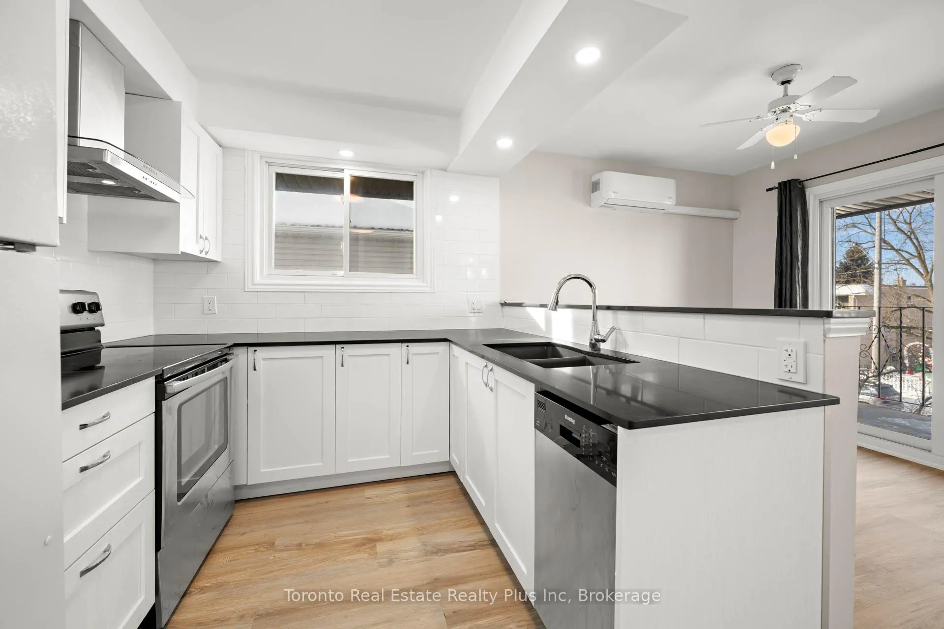 Photo 10 of 77 Second Avenue, Kitchener — HOMEH