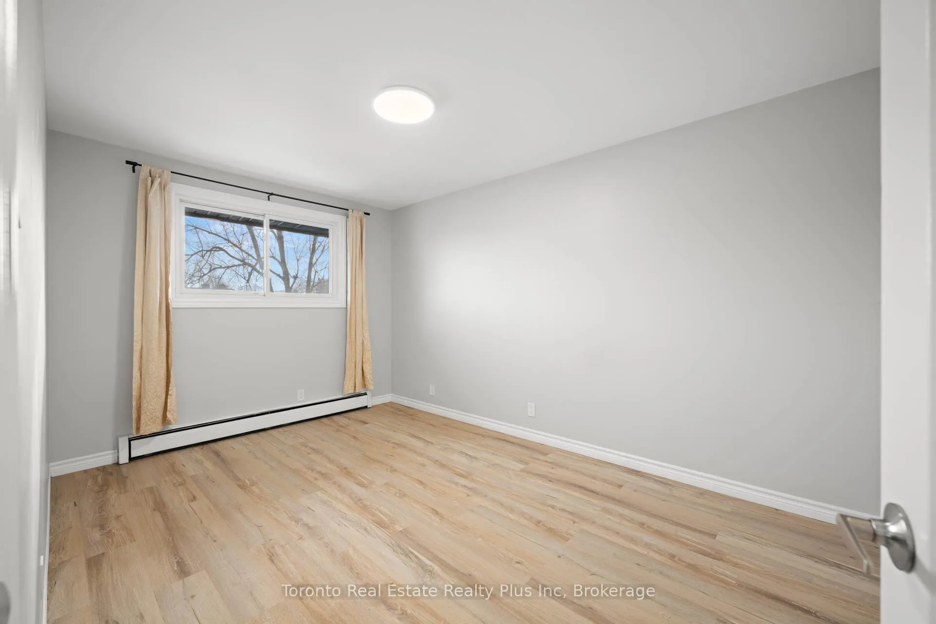 Photo 16 of 77 Second Avenue, Kitchener — HOMEH