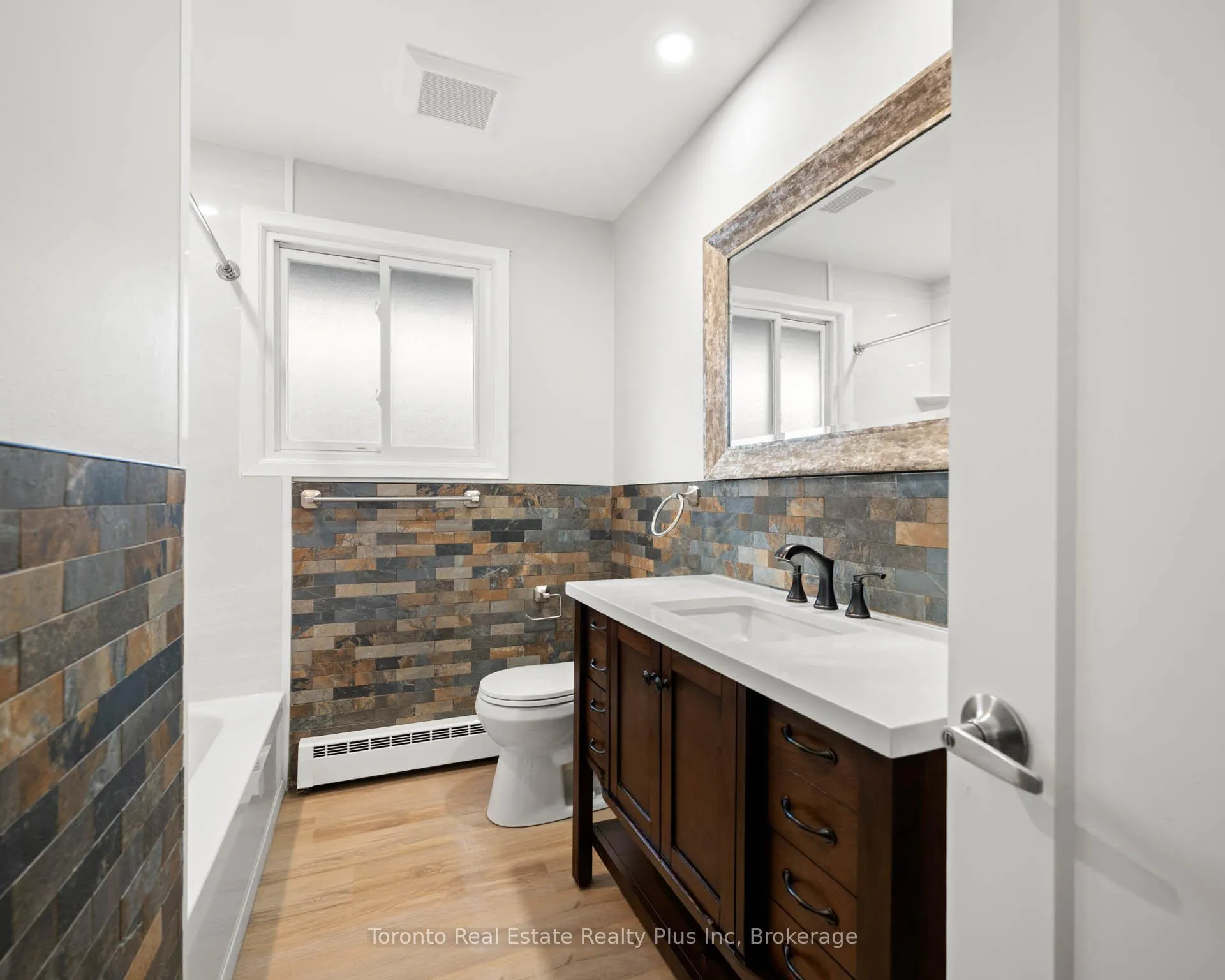 Photo 19 of 77 Second Avenue, Kitchener — HOMEH