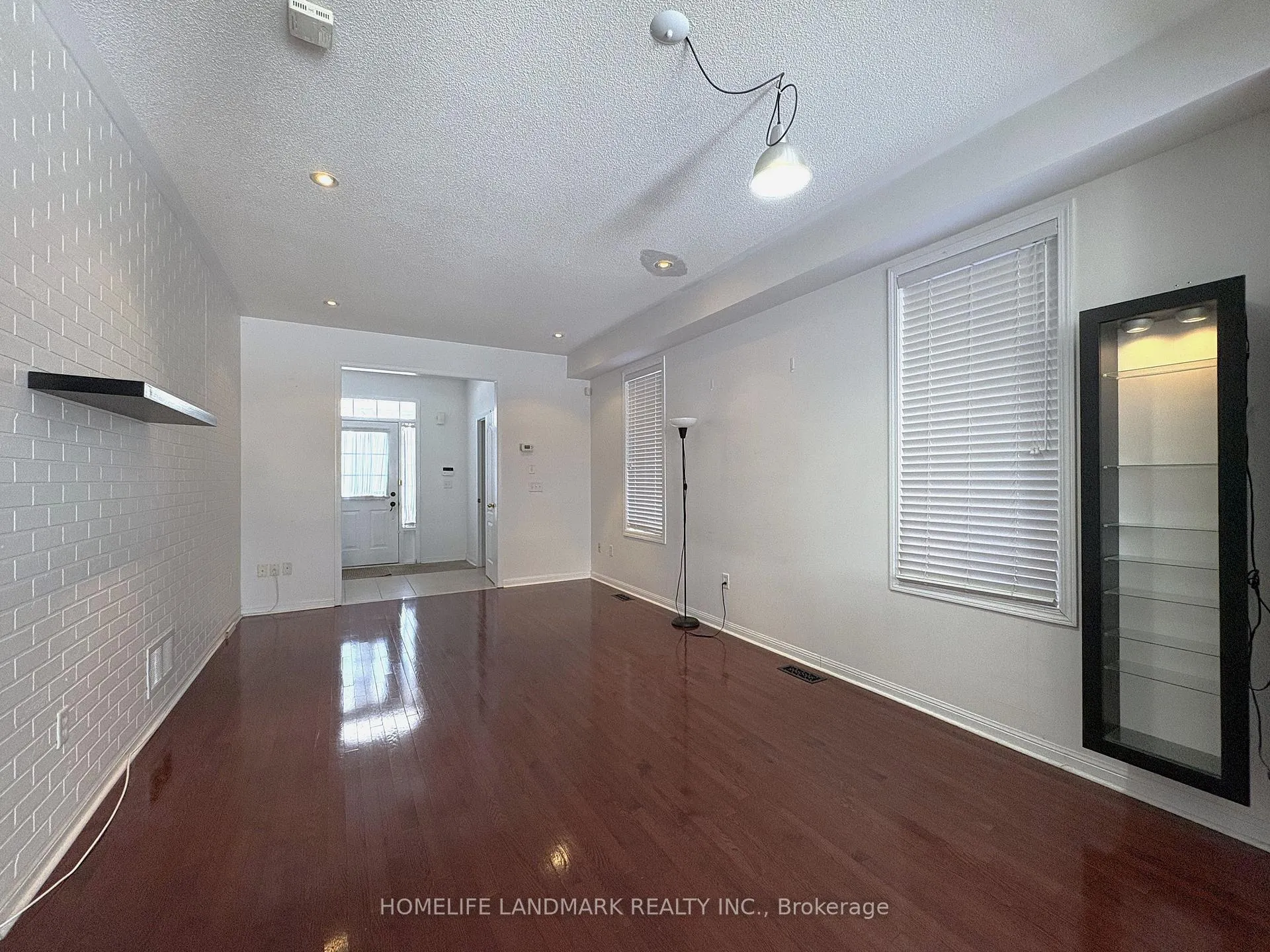 Photo 9 of 27 Devonwood Drive, Markham, Berczy — HOMEH