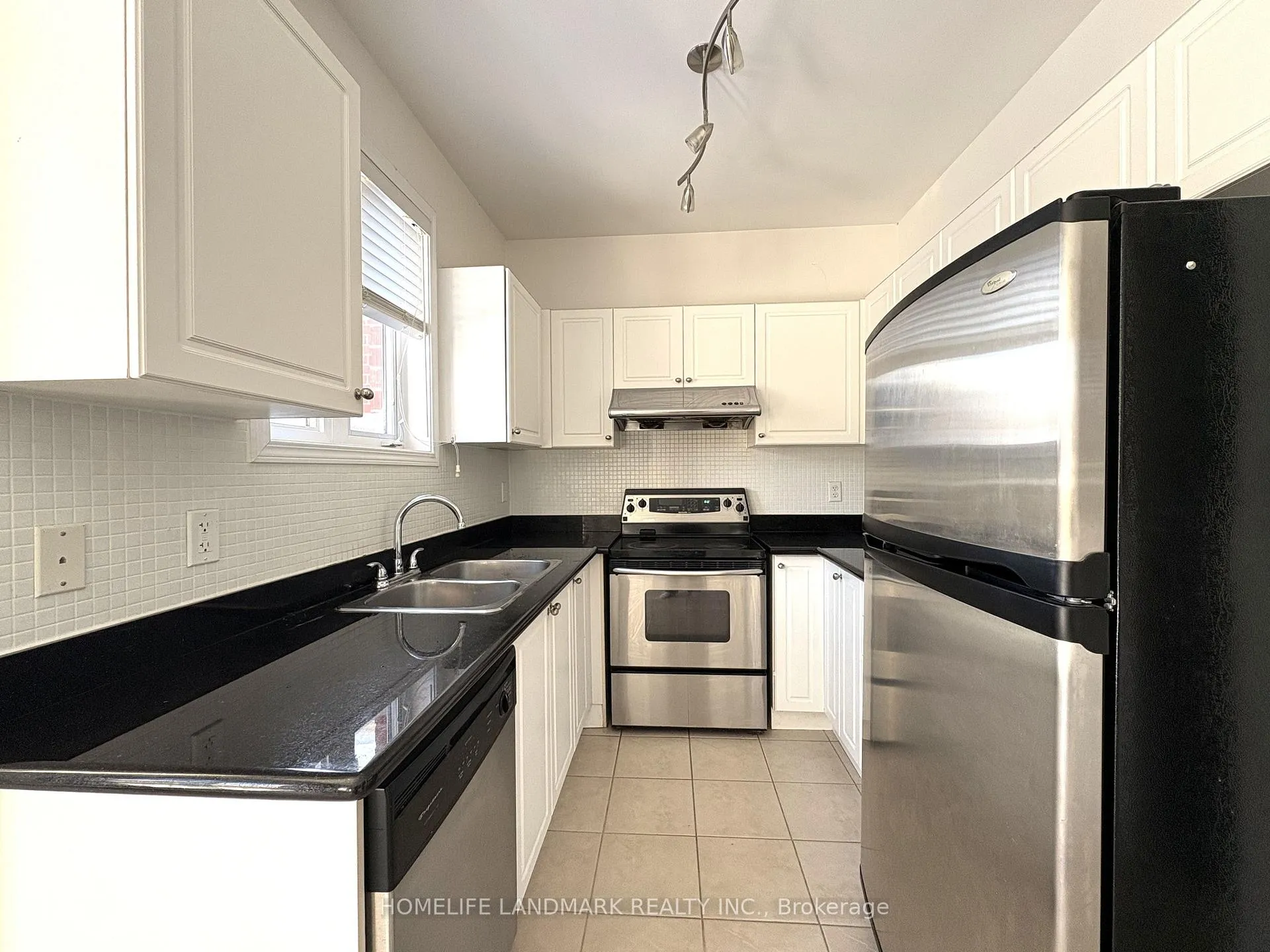Photo 10 of 27 Devonwood Drive, Markham, Berczy — HOMEH