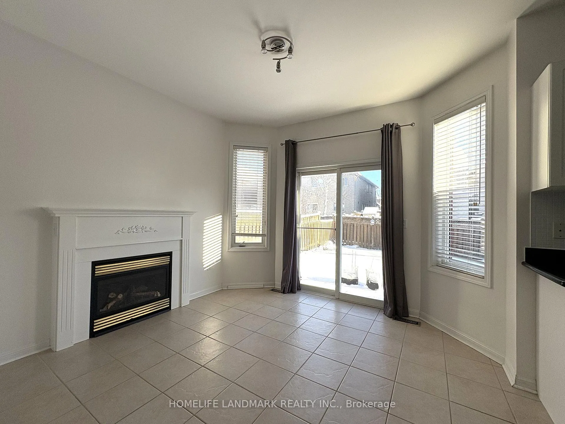 Photo 13 of 27 Devonwood Drive, Markham, Berczy — HOMEH