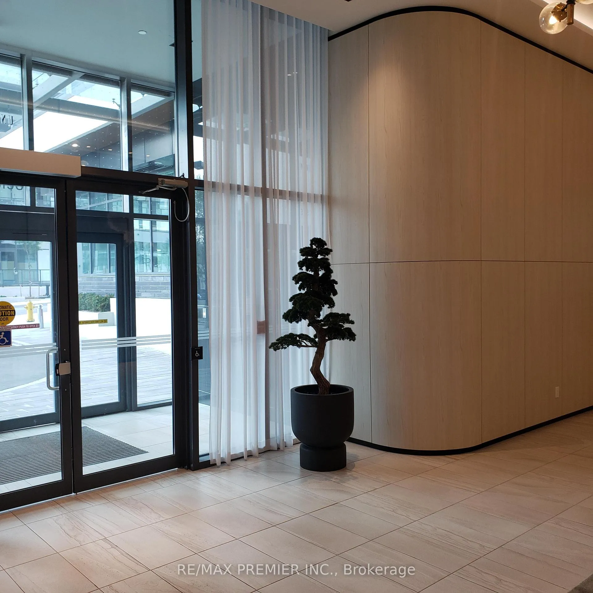 Photo 3 of Unit 1003, 1455 Celebration Drive, Pickering, Bay Ridges — HOMEH