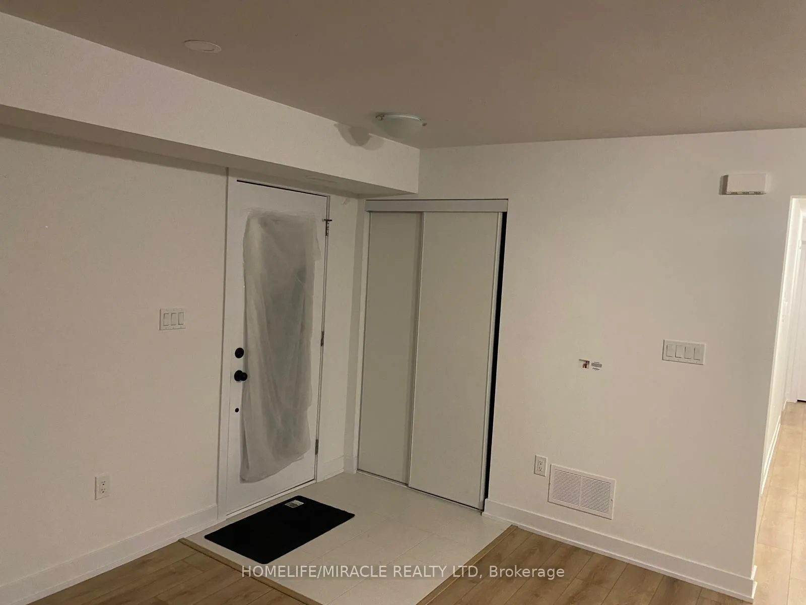 Photo 8 of Unit 2, 53 Pumpkin Corner Crescent, Barrie, Rural Barrie Southeast — HOMEH