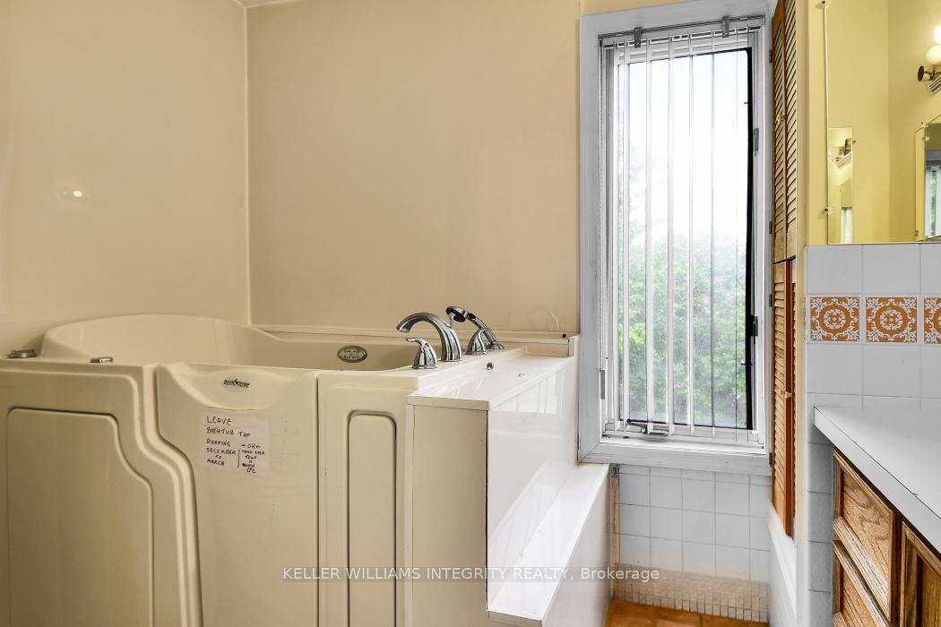 Photo 10 of 124 Swift Street, Ottawa, Dunrobin Shores — HOMEH