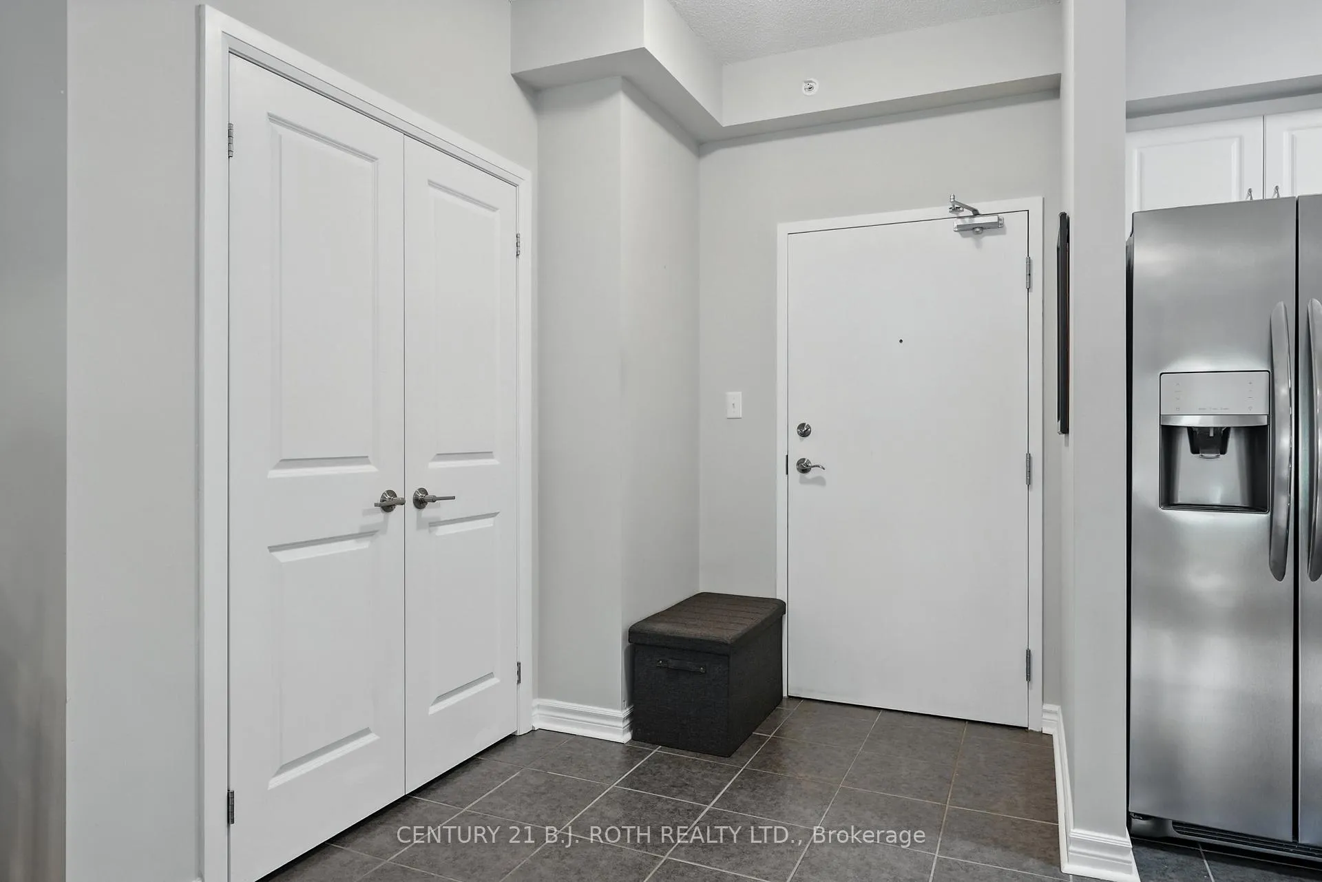 Photo 4 of Unit 112, 306 Essa Road, Barrie, 400 West — HOMEH