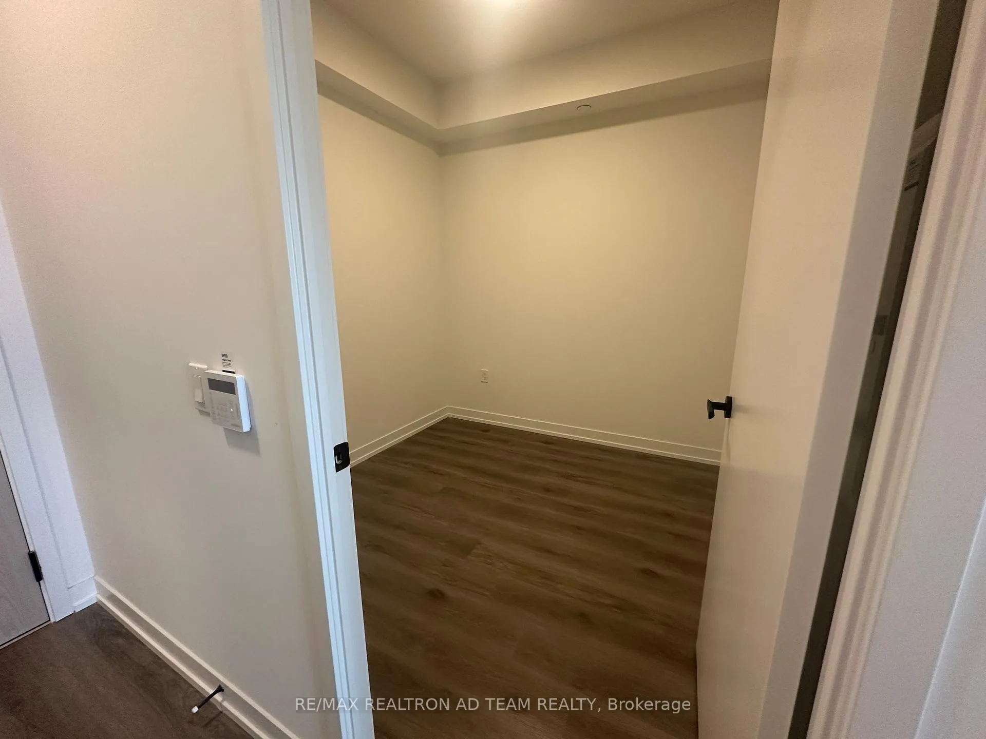 Photo 4 of Unit 2503, 225 Commernce Street, Vaughan, Vaughan Corporate Centre — HOMEH
