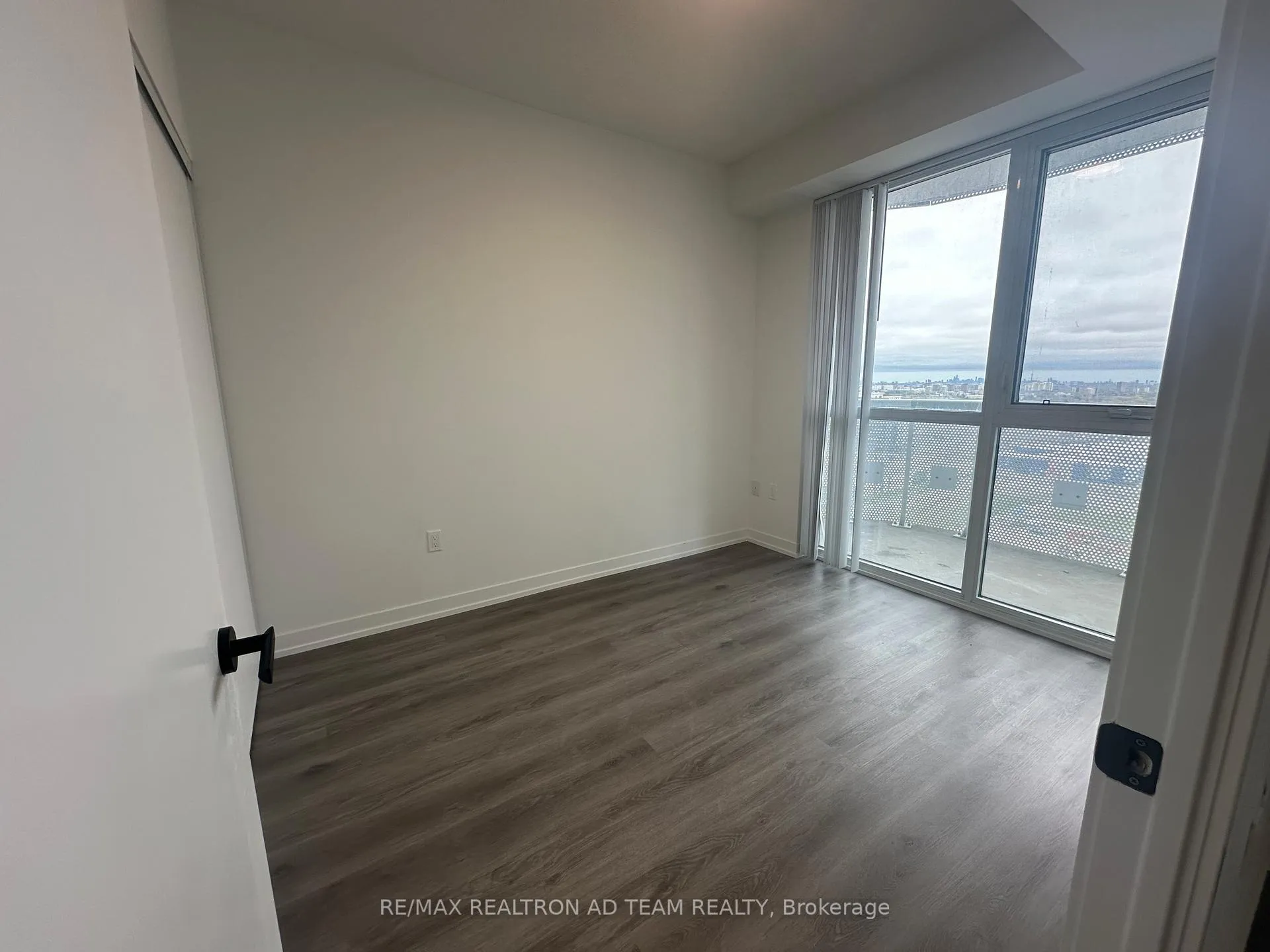Photo 6 of Unit 2503, 225 Commernce Street, Vaughan, Vaughan Corporate Centre — HOMEH