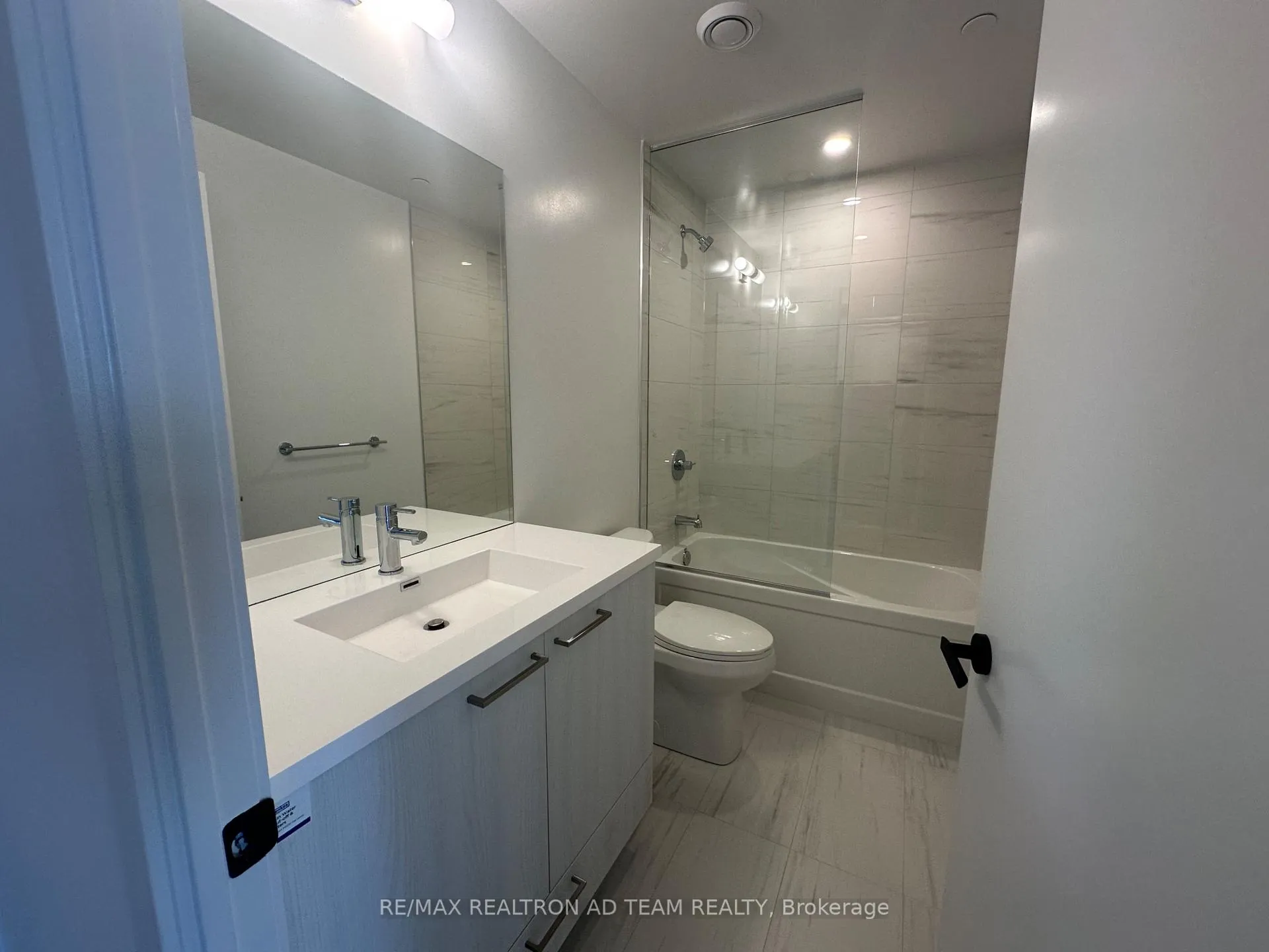 Photo 9 of Unit 2503, 225 Commernce Street, Vaughan, Vaughan Corporate Centre — HOMEH