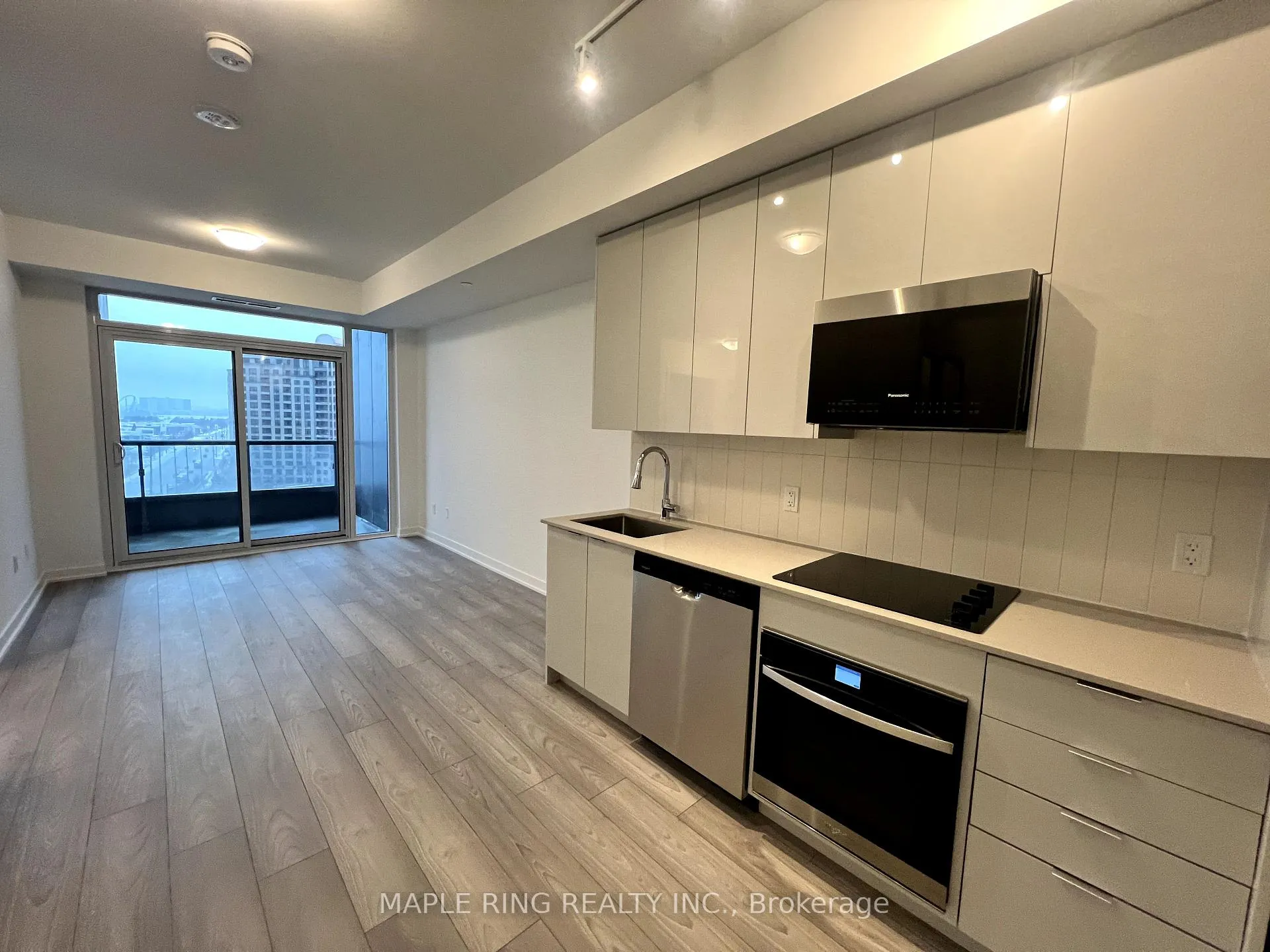 Photo 1 of Unit 925, 498 Caldari Road, Vaughan, Concord — HOMEH