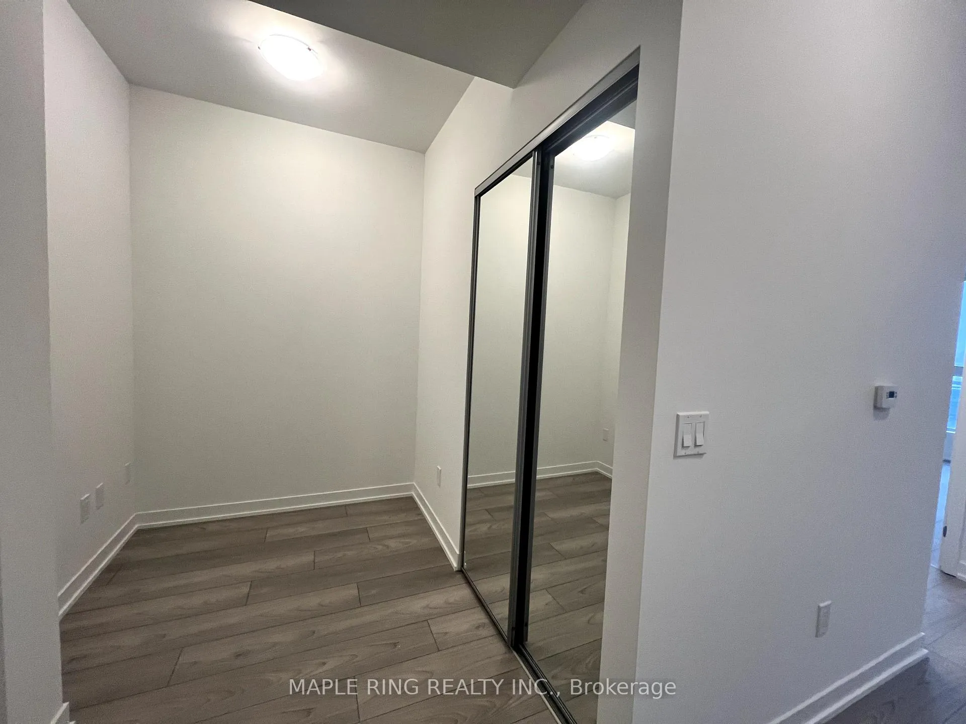 Photo 3 of Unit 925, 498 Caldari Road, Vaughan, Concord — HOMEH