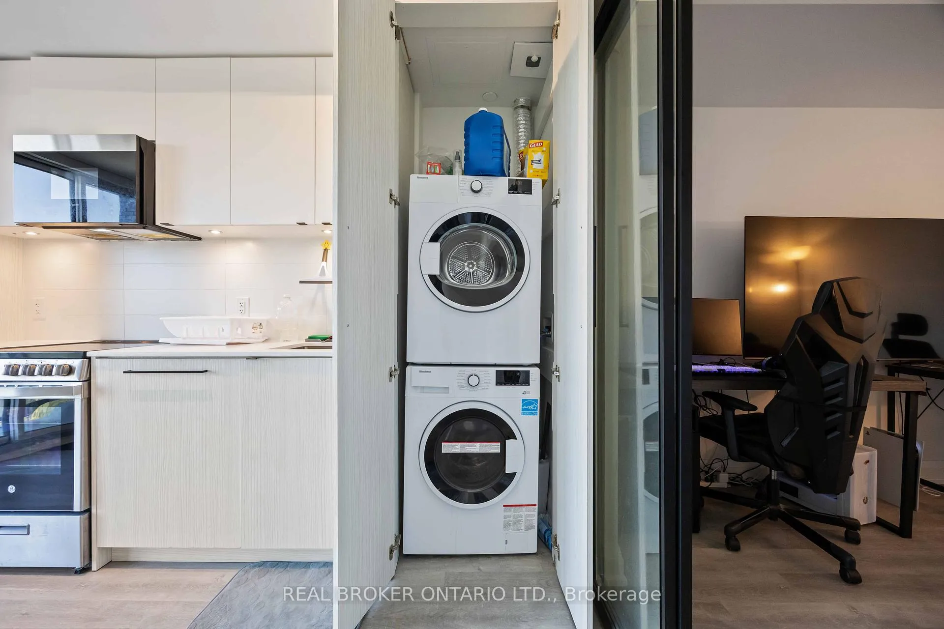 Photo 5 of Unit 705, 2369 Danforth Avenue, Toronto, East End-Danforth — HOMEH