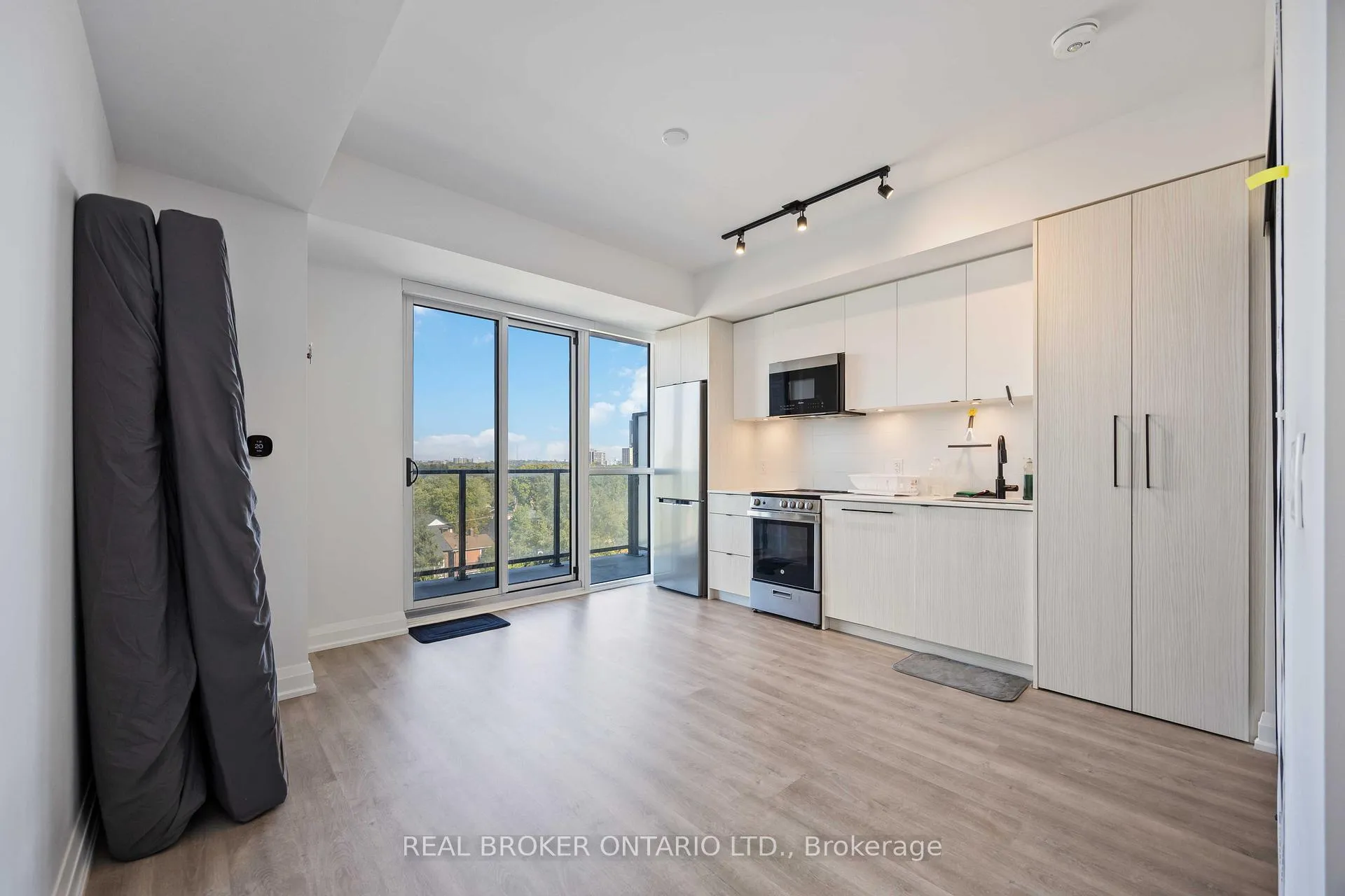 Photo 6 of Unit 705, 2369 Danforth Avenue, Toronto, East End-Danforth — HOMEH