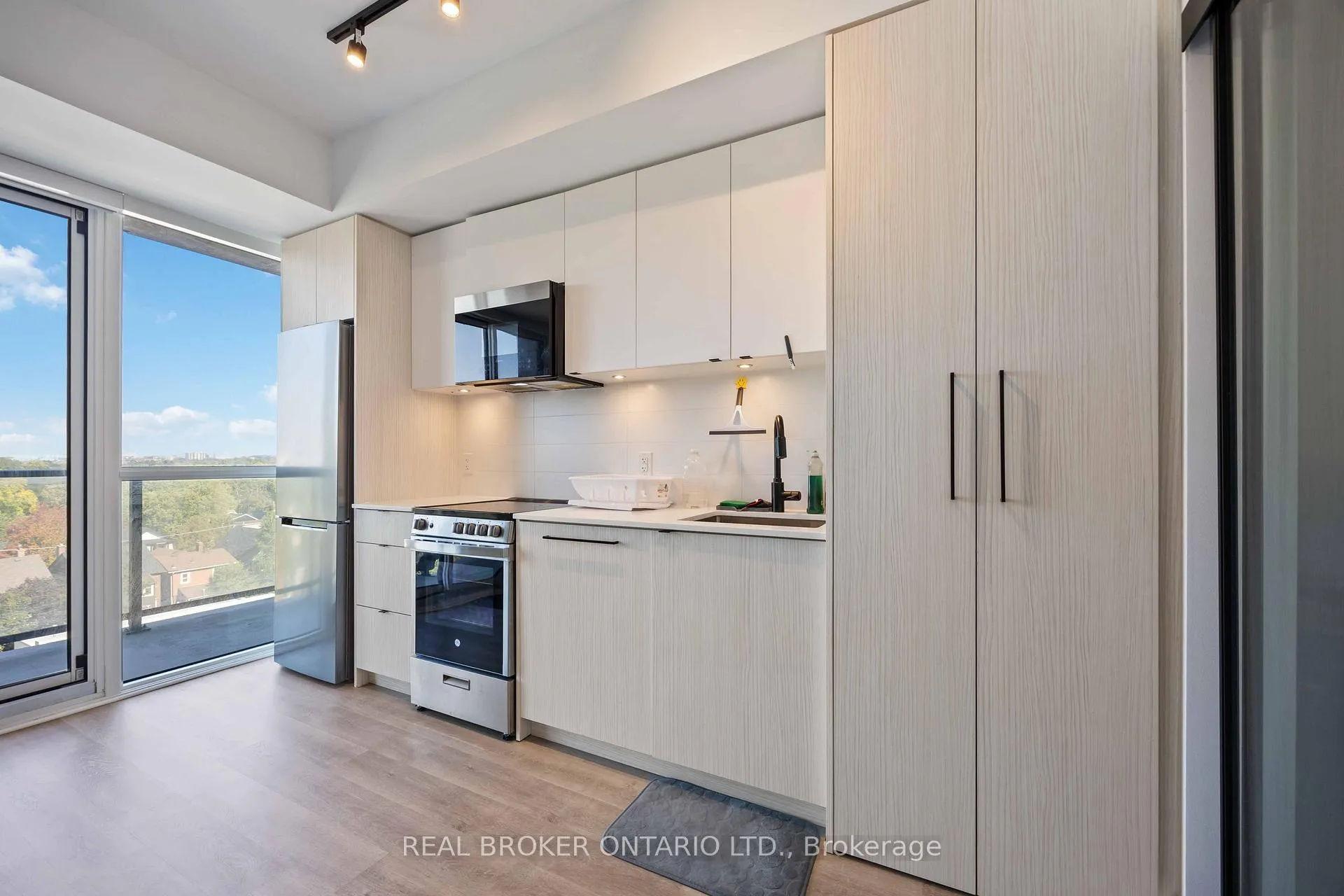 Photo 8 of Unit 705, 2369 Danforth Avenue, Toronto, East End-Danforth — HOMEH