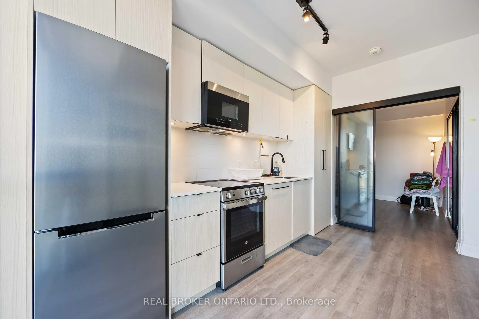 Photo 9 of Unit 705, 2369 Danforth Avenue, Toronto, East End-Danforth — HOMEH