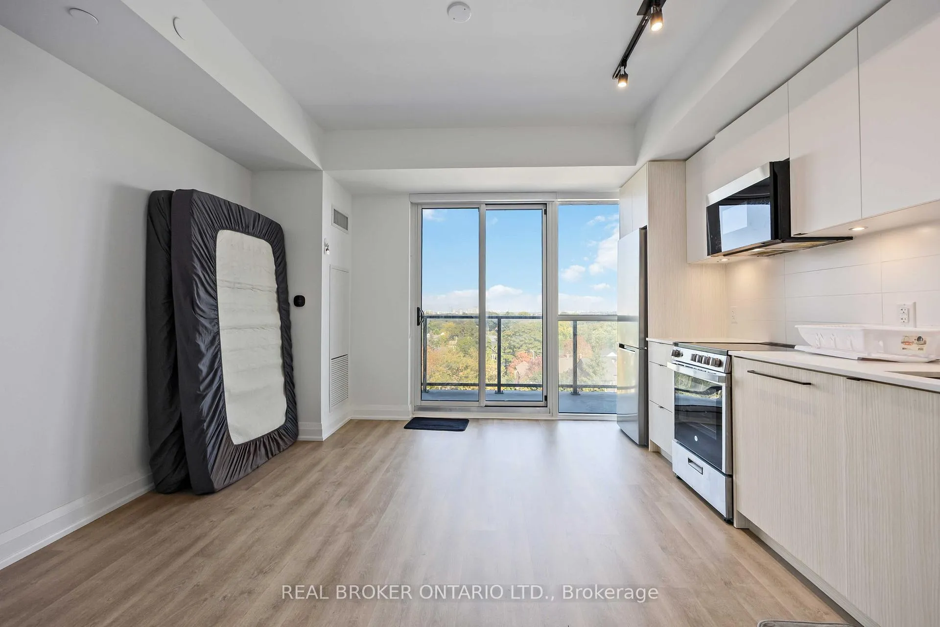 Photo 12 of Unit 705, 2369 Danforth Avenue, Toronto, East End-Danforth — HOMEH